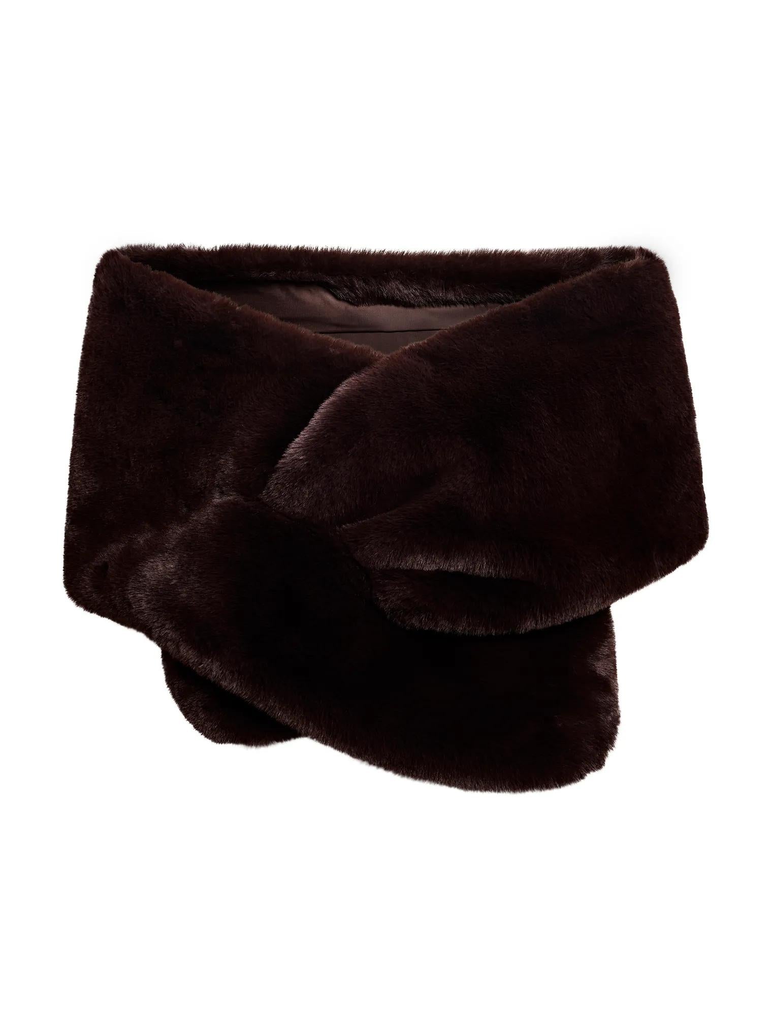 Laura Faux Fur Wrap Chocolate_mannequin