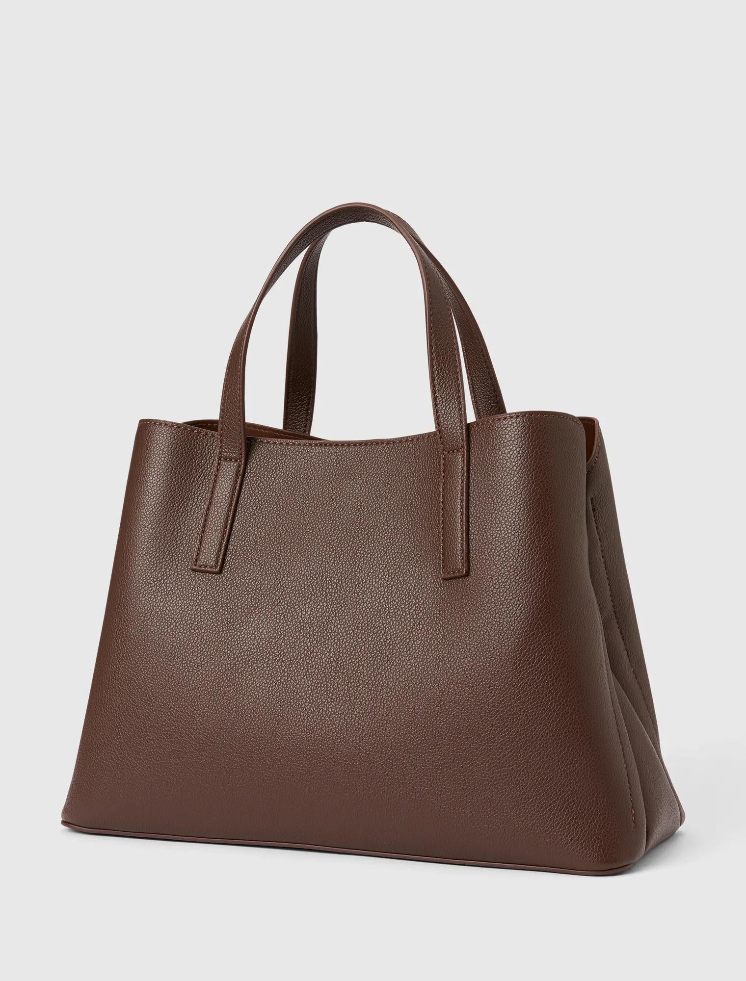 Casey Soft Tote Chocolate_mannequin