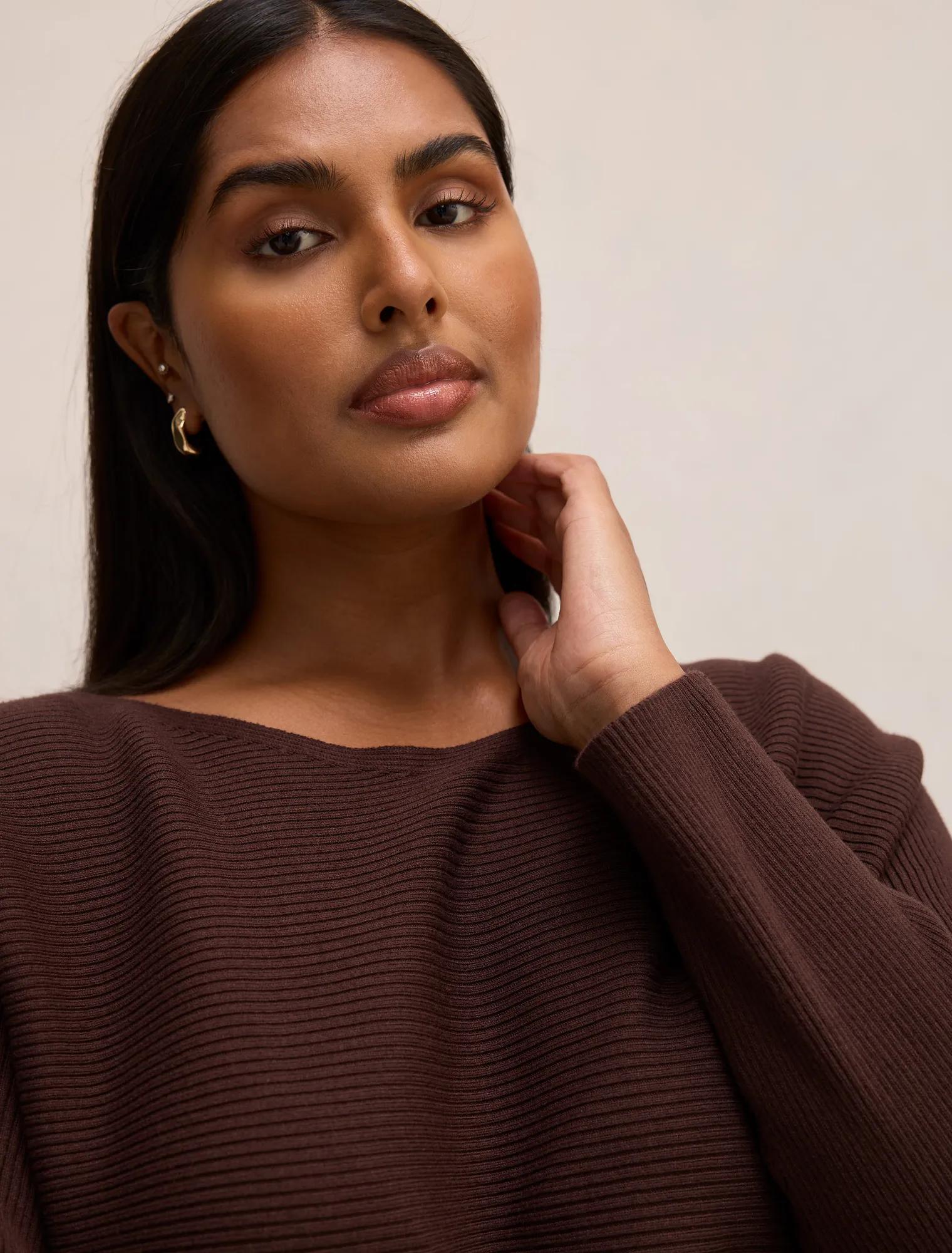 Gabbie Curve Essential Knit Sweater Chocolate