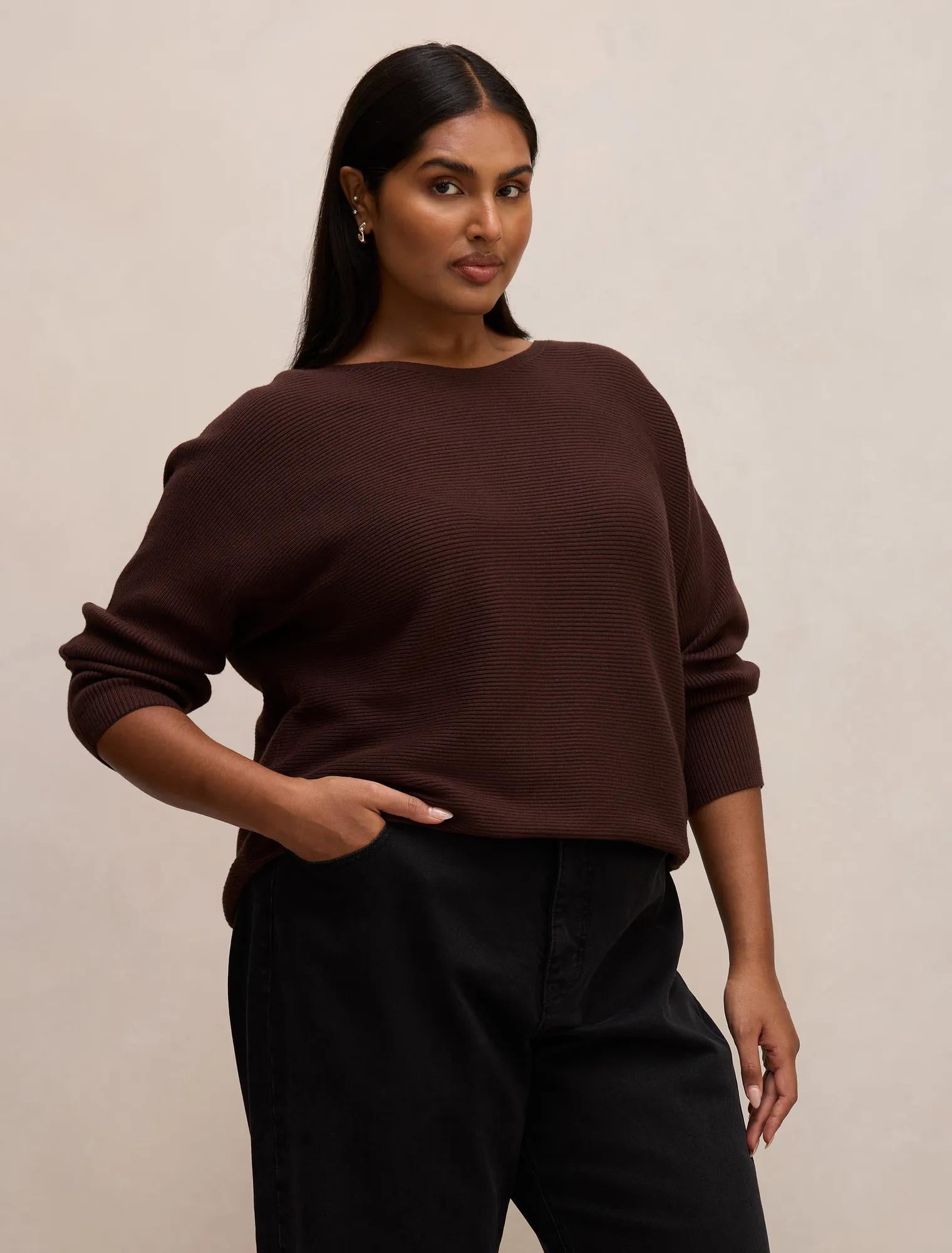 Gabbie Curve Essential Knit Sweater Chocolate