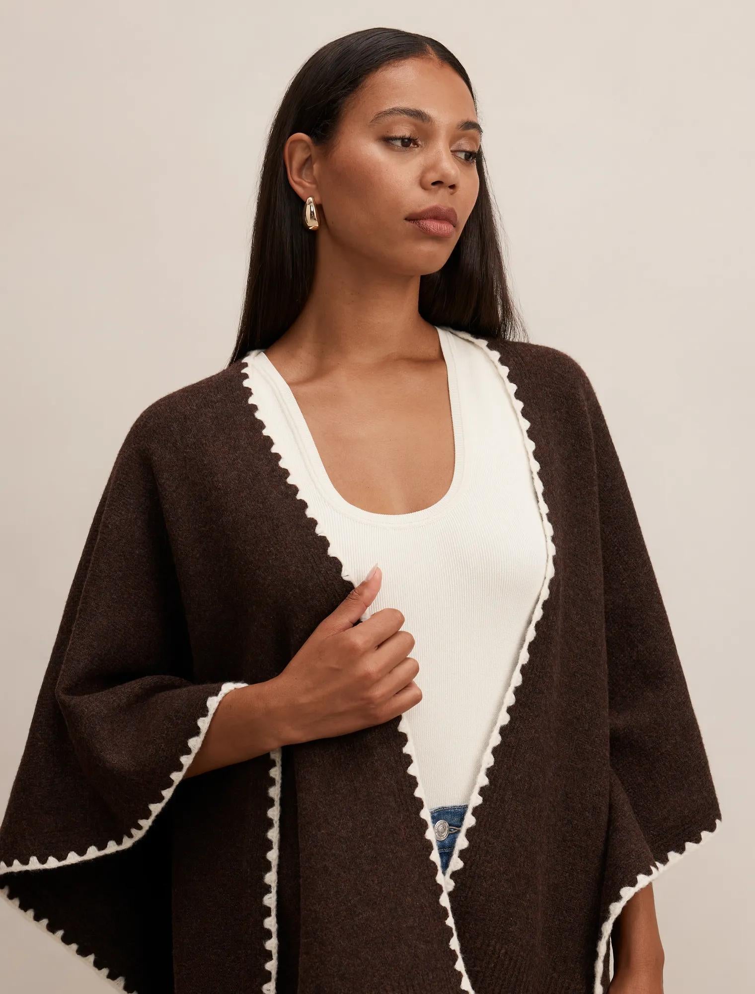 Sara Stitch Detail Cape Chocolate/Ivory