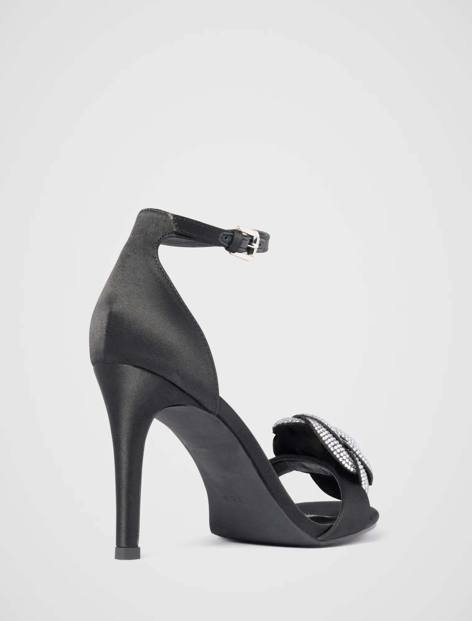 Joanna Jewelled Flower Sandals Black_mannequin