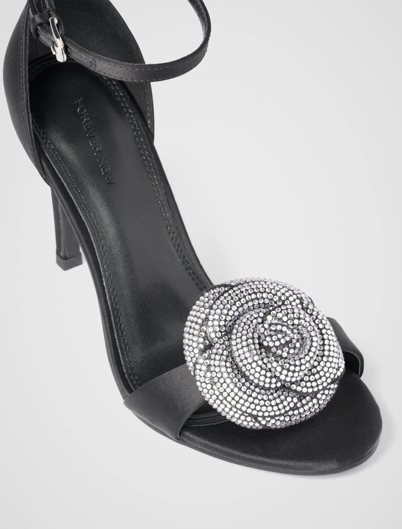 Joanna Jewelled Flower Sandals Black_mannequin