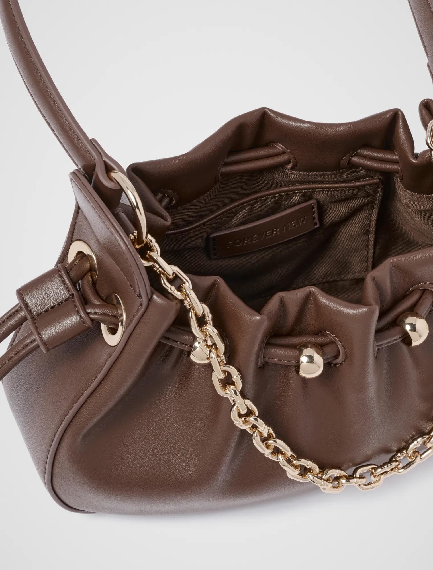 Dakota Drawstring Chain Bag Chocolate_mannequin