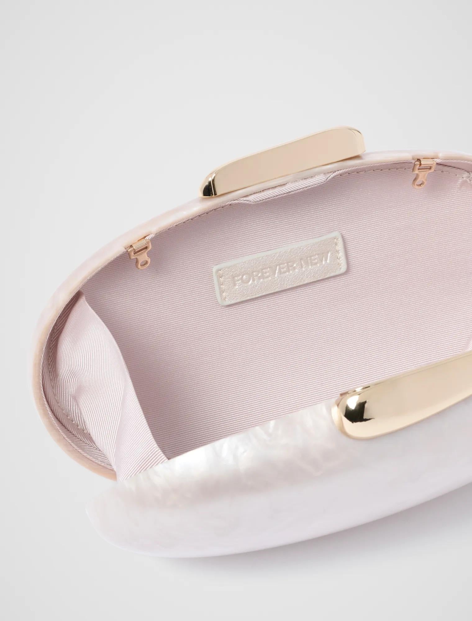 Patty Oval Pearl Hardcase Clutch_mannequin