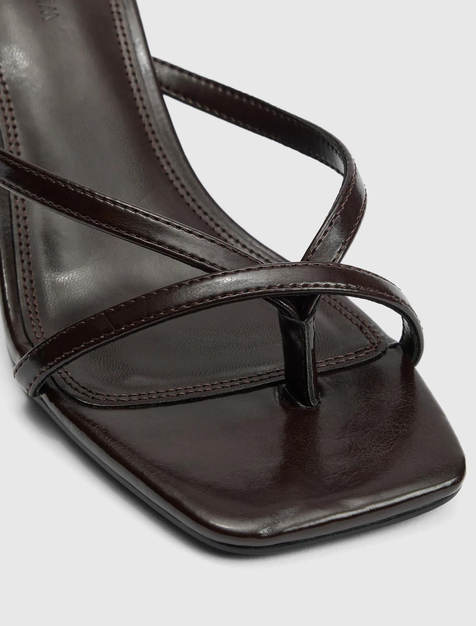 Tammy Toe Thong Heeled Sandals Chocolate Brown_mannequin