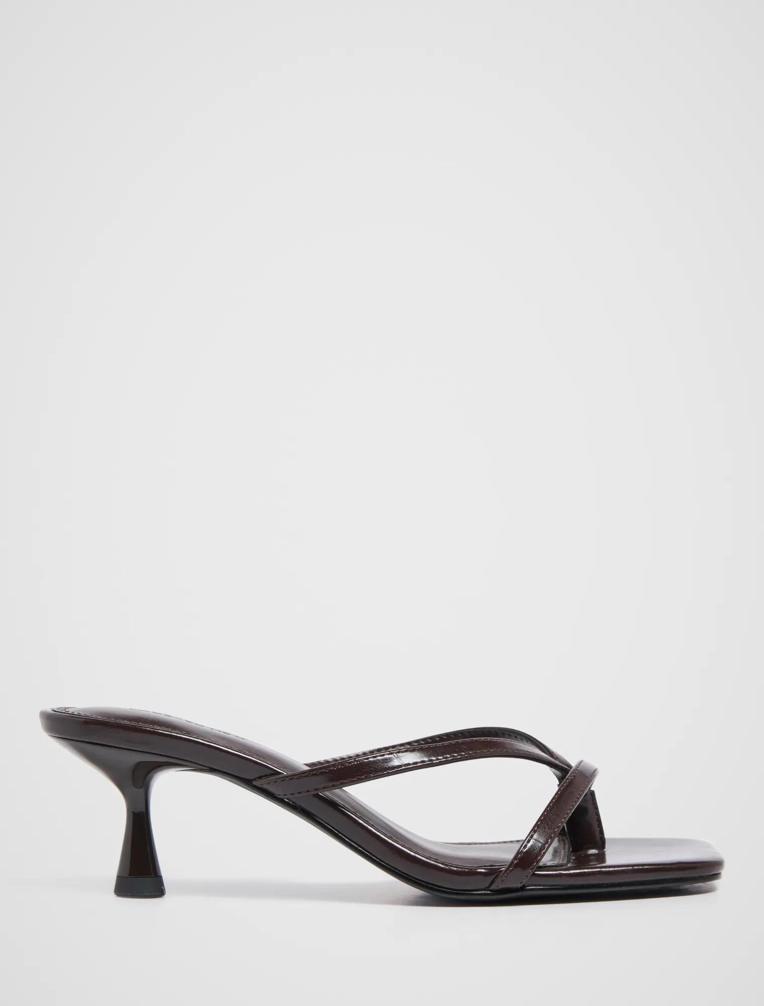 Tammy Toe Thong Heeled Sandals Chocolate Brown_mannequin