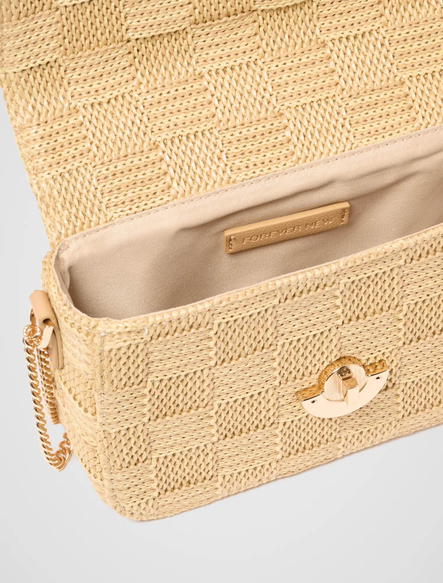 Anika Weave Shoulder Bag Natural_mannequin