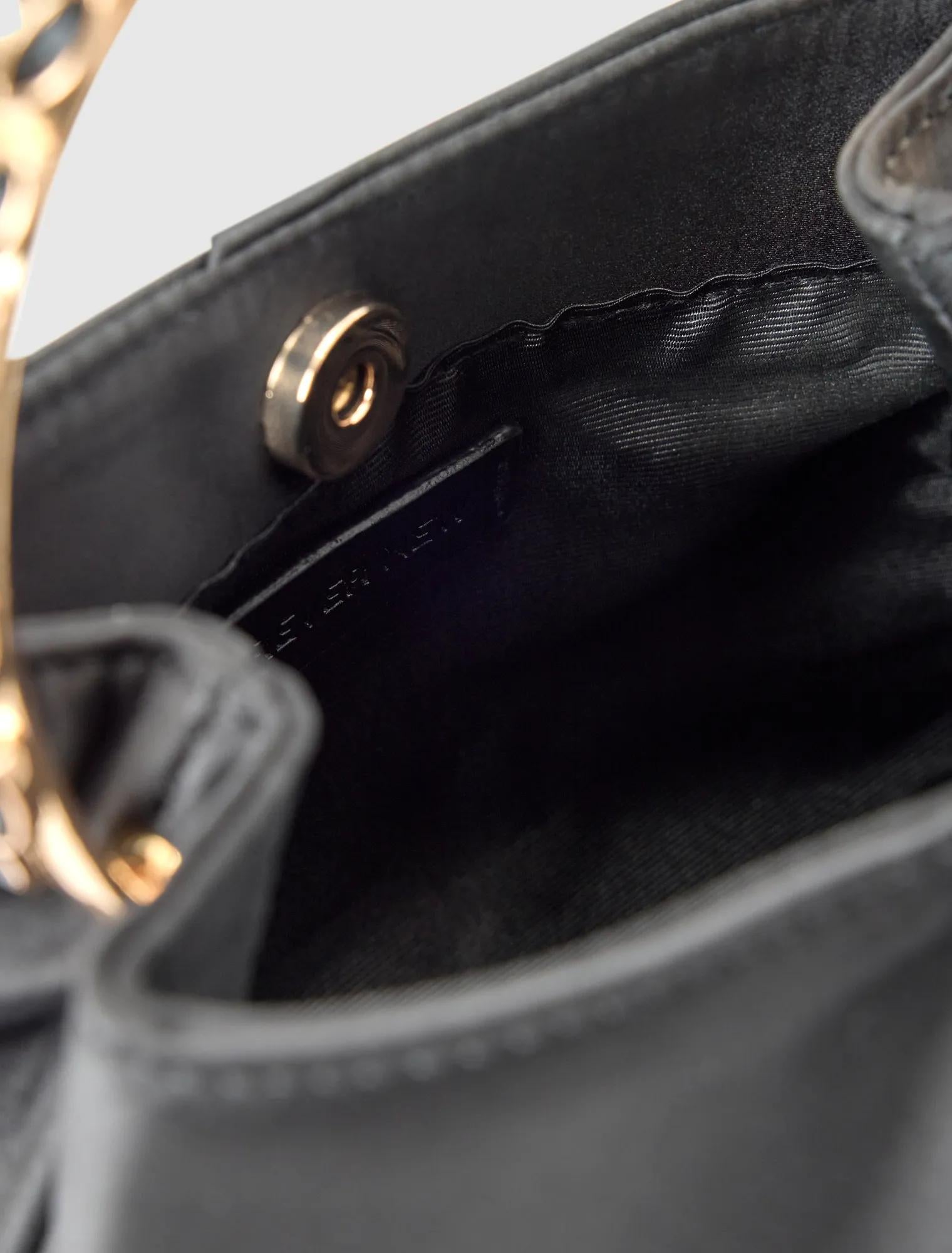 Juniper Jewel Handle Soft Clutch Black_mannequin