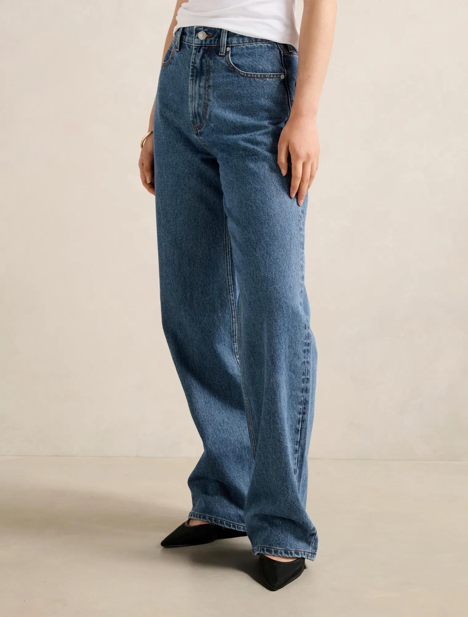 Cloe Straight Leg Jeans Mid Wash