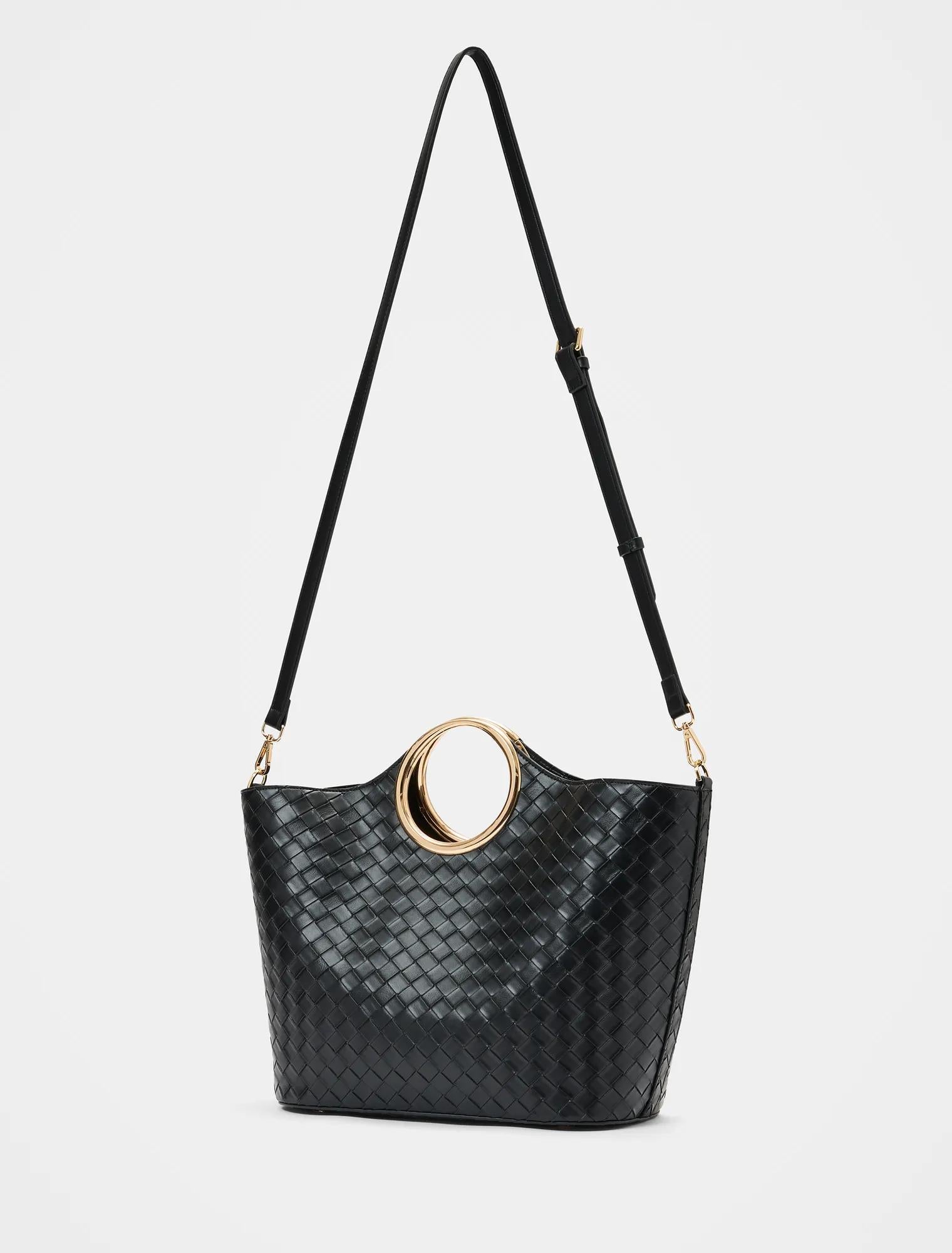 Valentina Metal Handle Weave Bag Black_mannequin