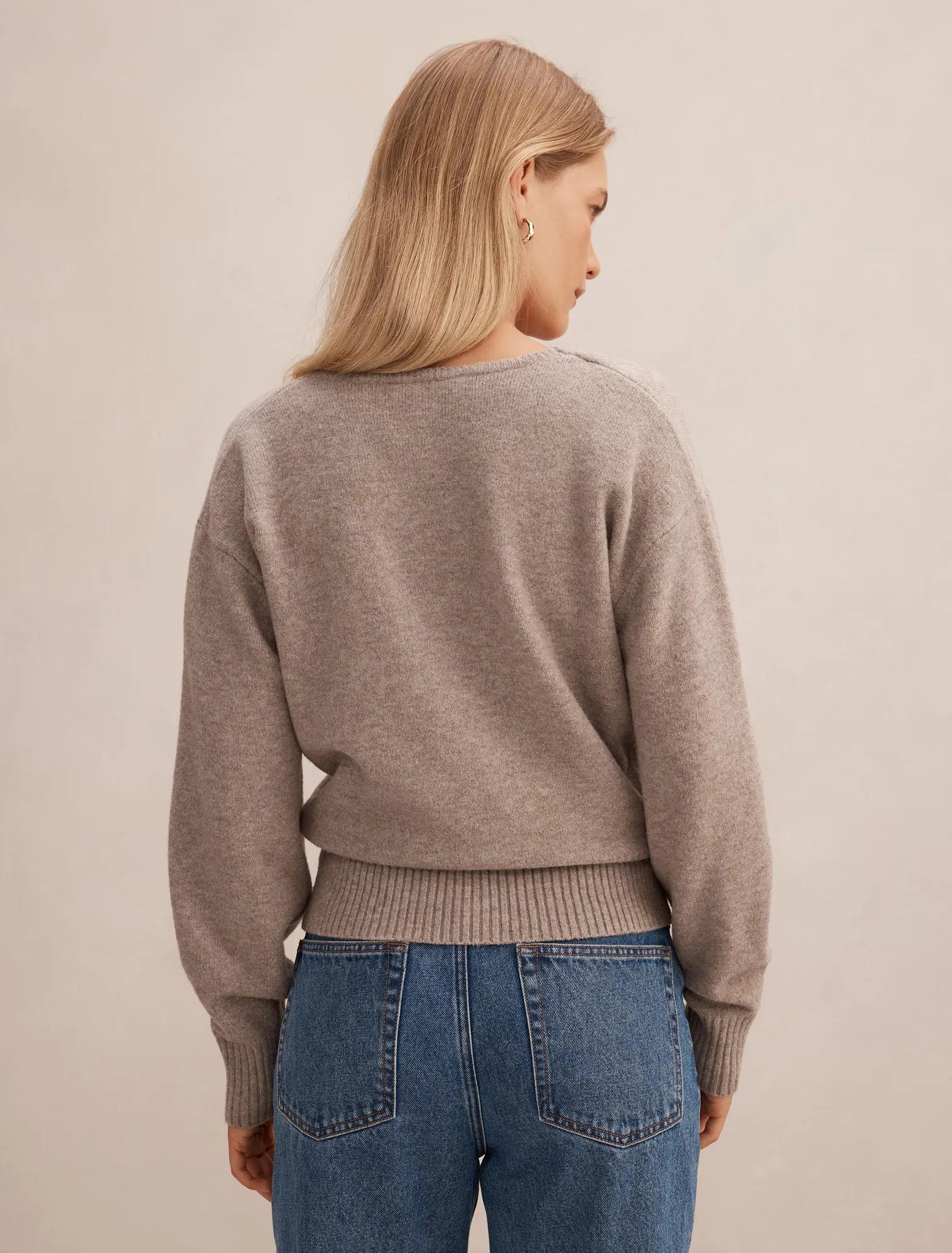 Eloise V-Neck Sweater Mocha