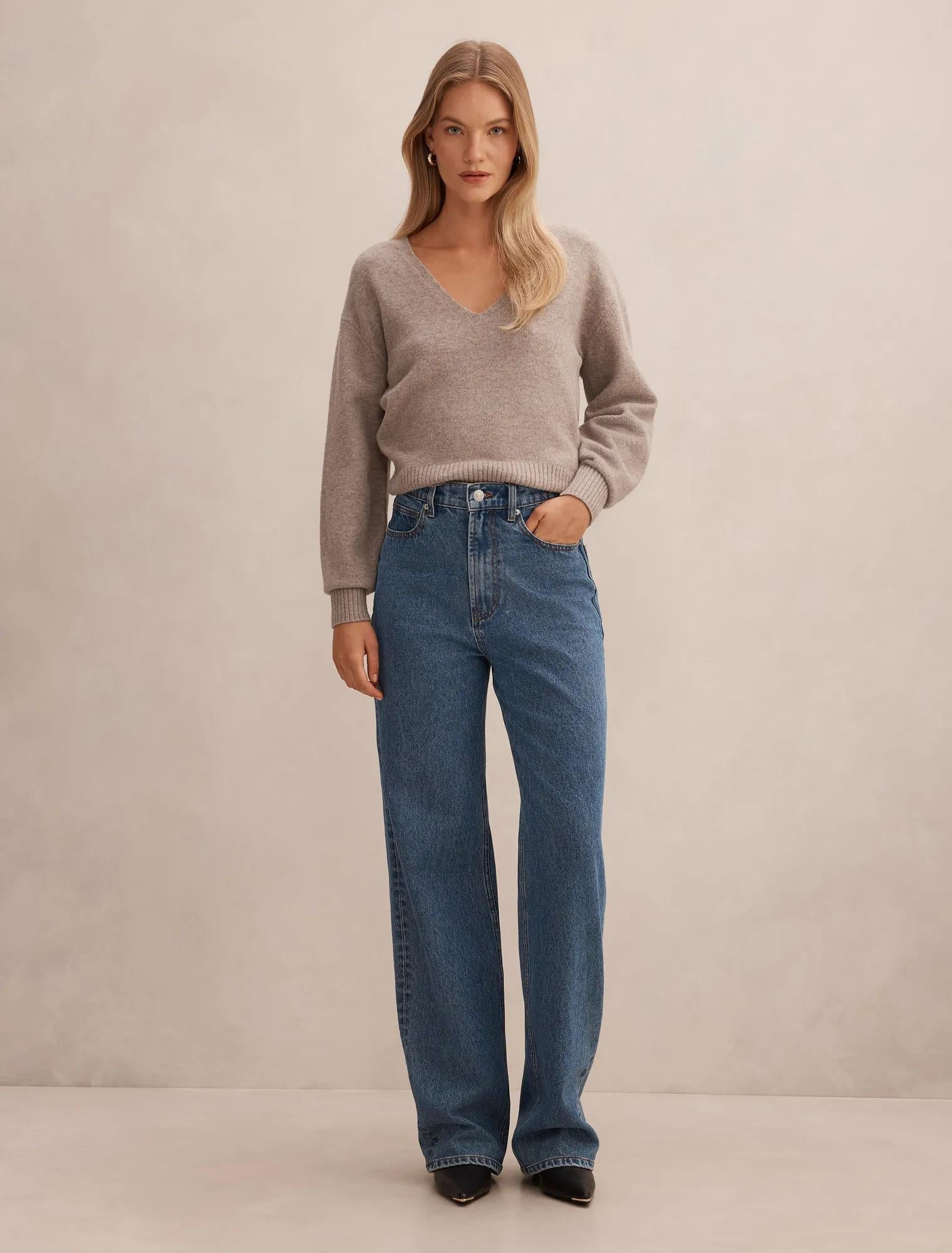 Eloise V-Neck Sweater Mocha