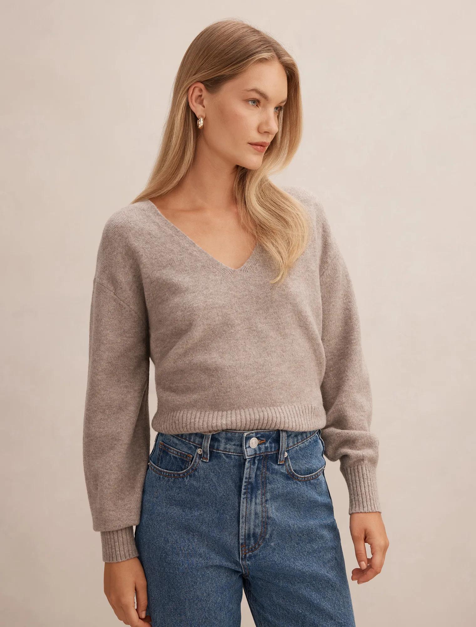 Eloise V-Neck Sweater Mocha