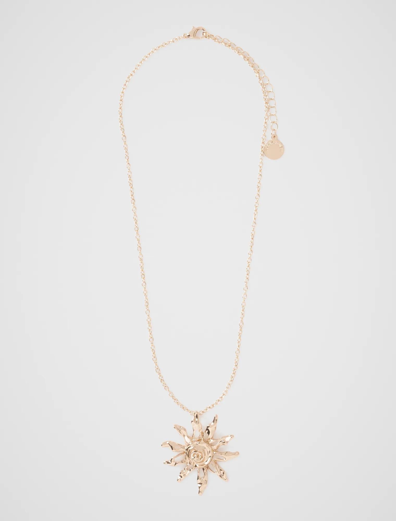 Astrid Sun Necklace Gold_mannequin