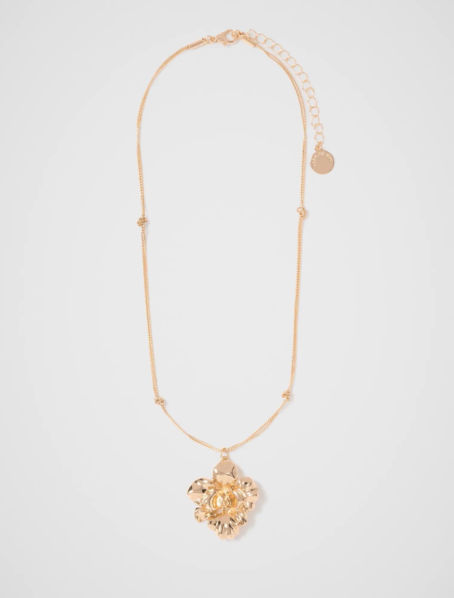 Callie Orchid Metal Pendant Necklace Gold_mannequin