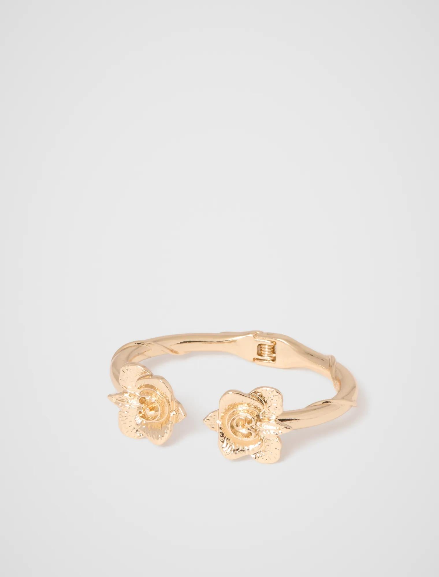 Signature Pru Petal Cuff Gold_mannequin
