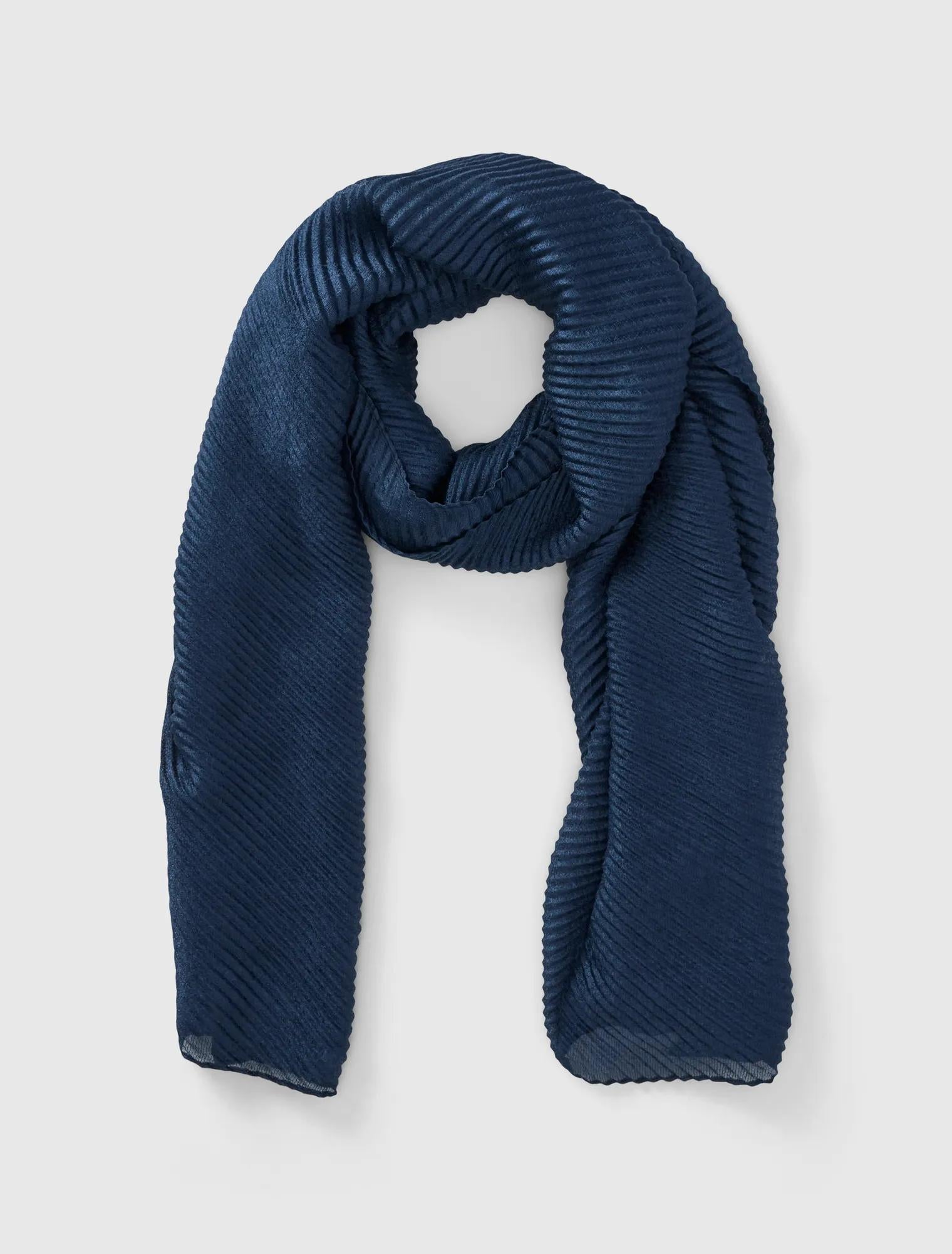 Harriet Pleated Scarf Navy_mannequin