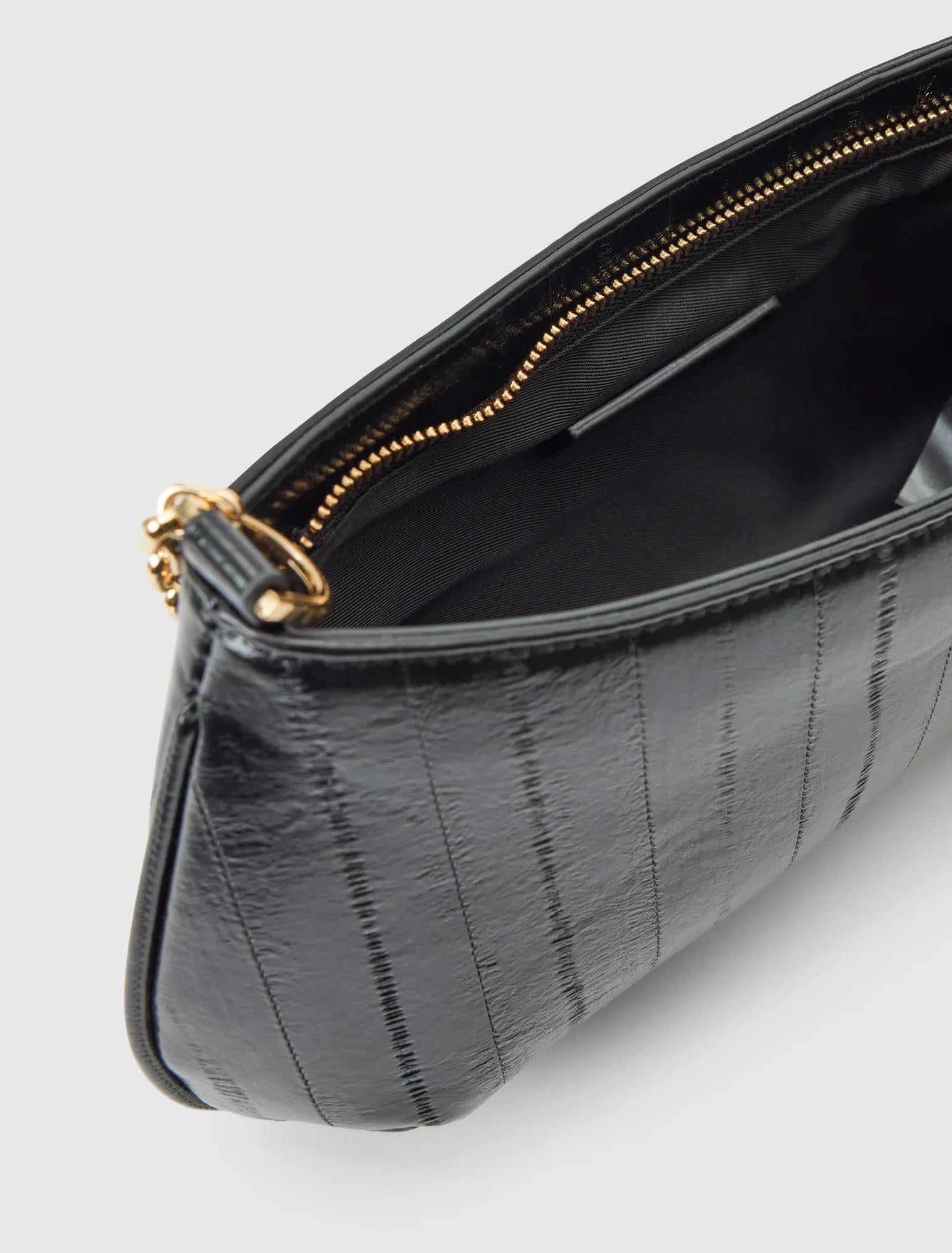Arabella Chain Shoulder Bag Black_mannequin