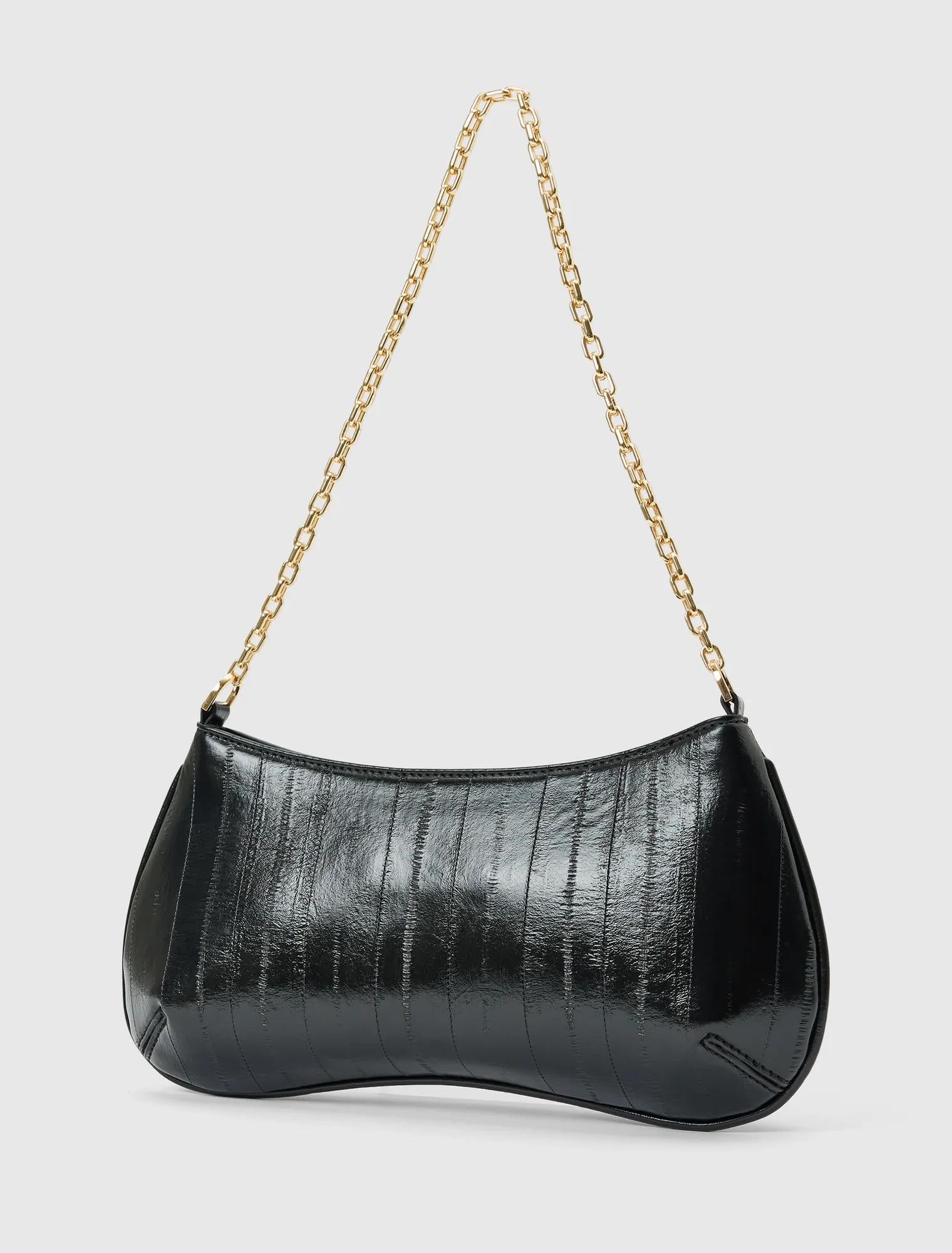 Arabella Chain Shoulder Bag Black_mannequin