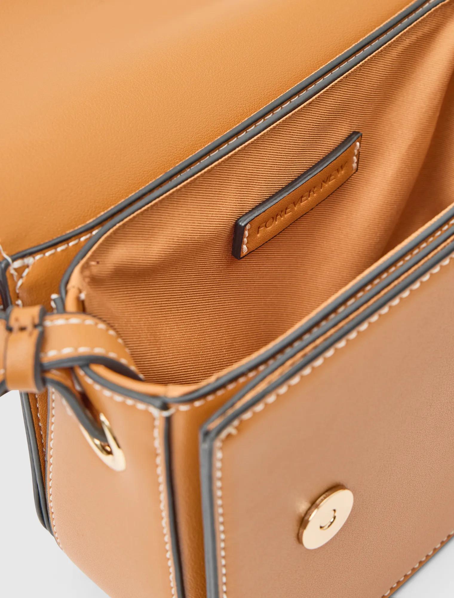 Alessia Flapover Crossbody Bag Tan_mannequin