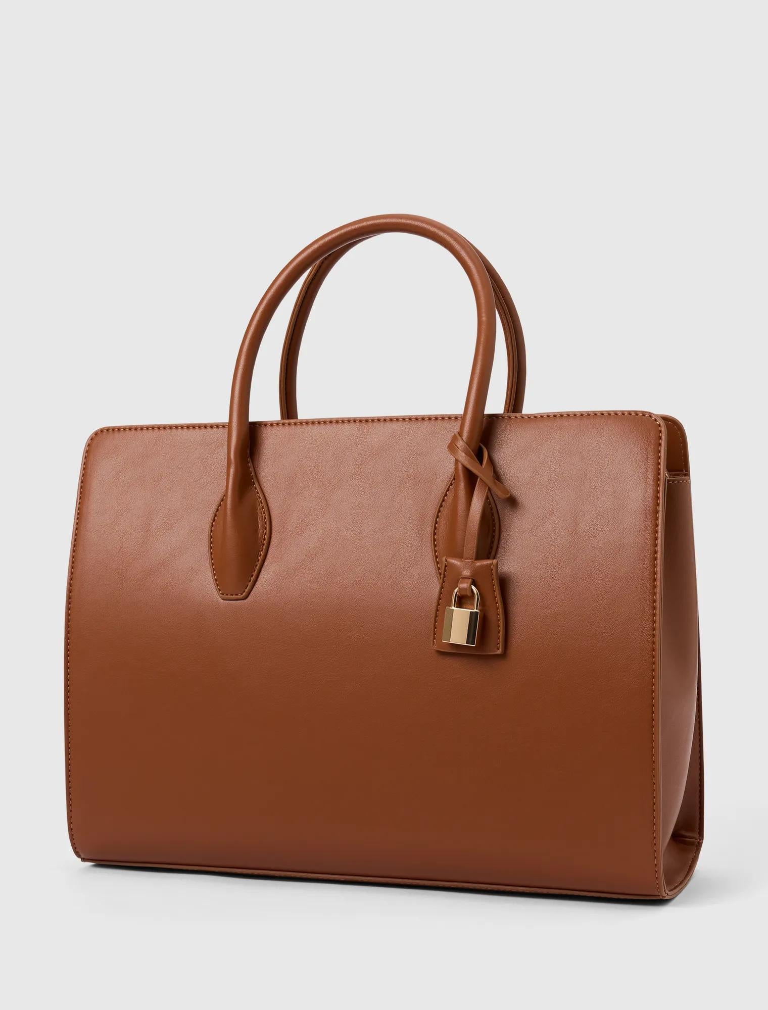 Louisa Large Lock Tote Tan_mannequin