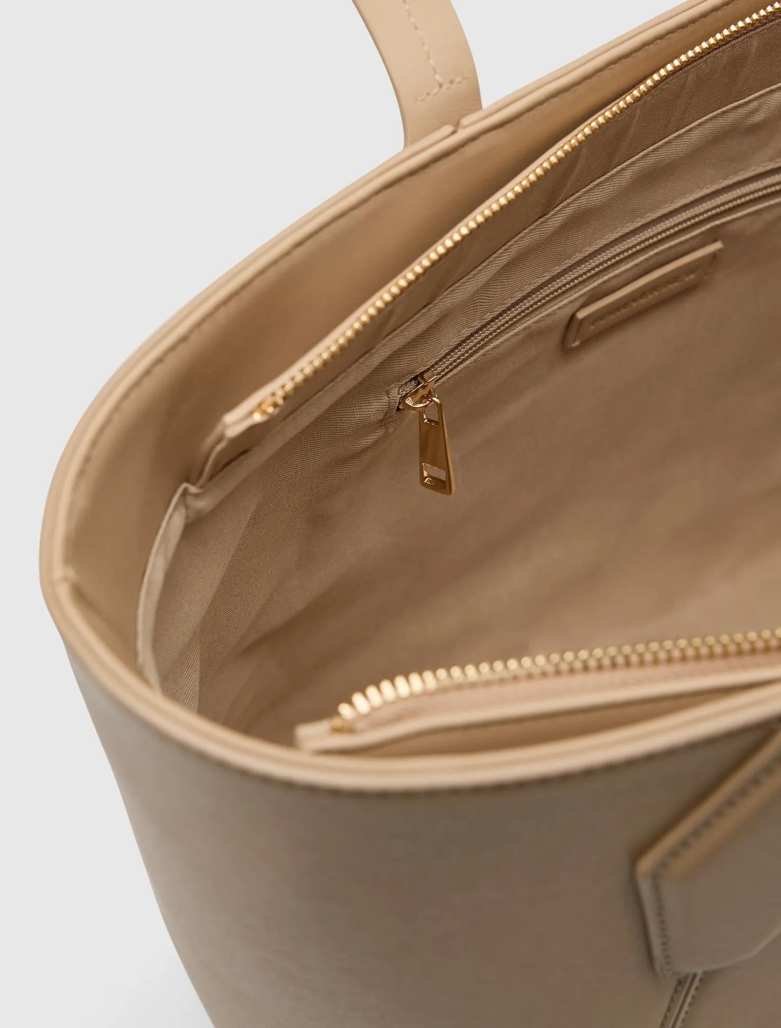 Christina Classic Panel Large Tote Bag Nude_mannequin