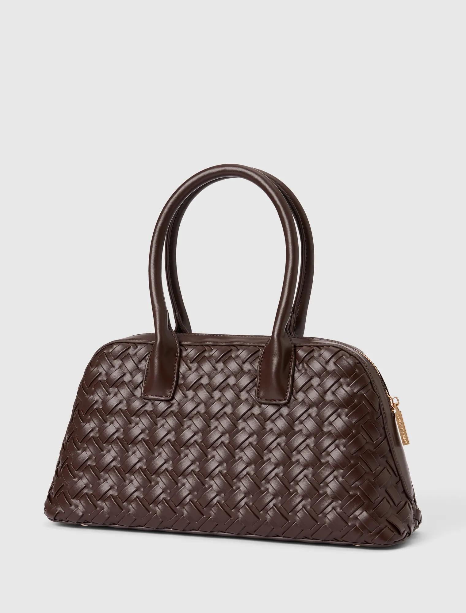Kendra Weave Kettle Bag Dark Chocolate_mannequin