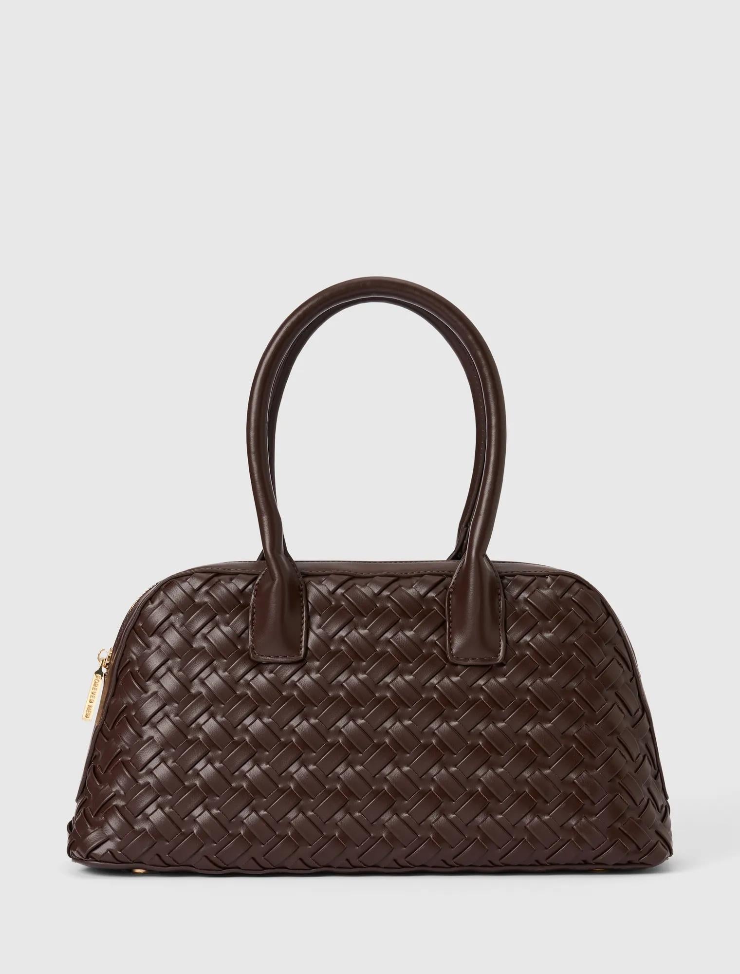 Kendra Weave Kettle Bag Dark Chocolate_mannequin