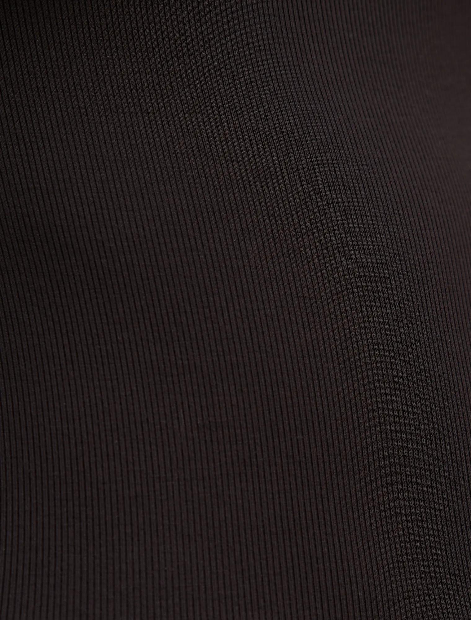 Ruby Grown On Neck Baby Tee Black