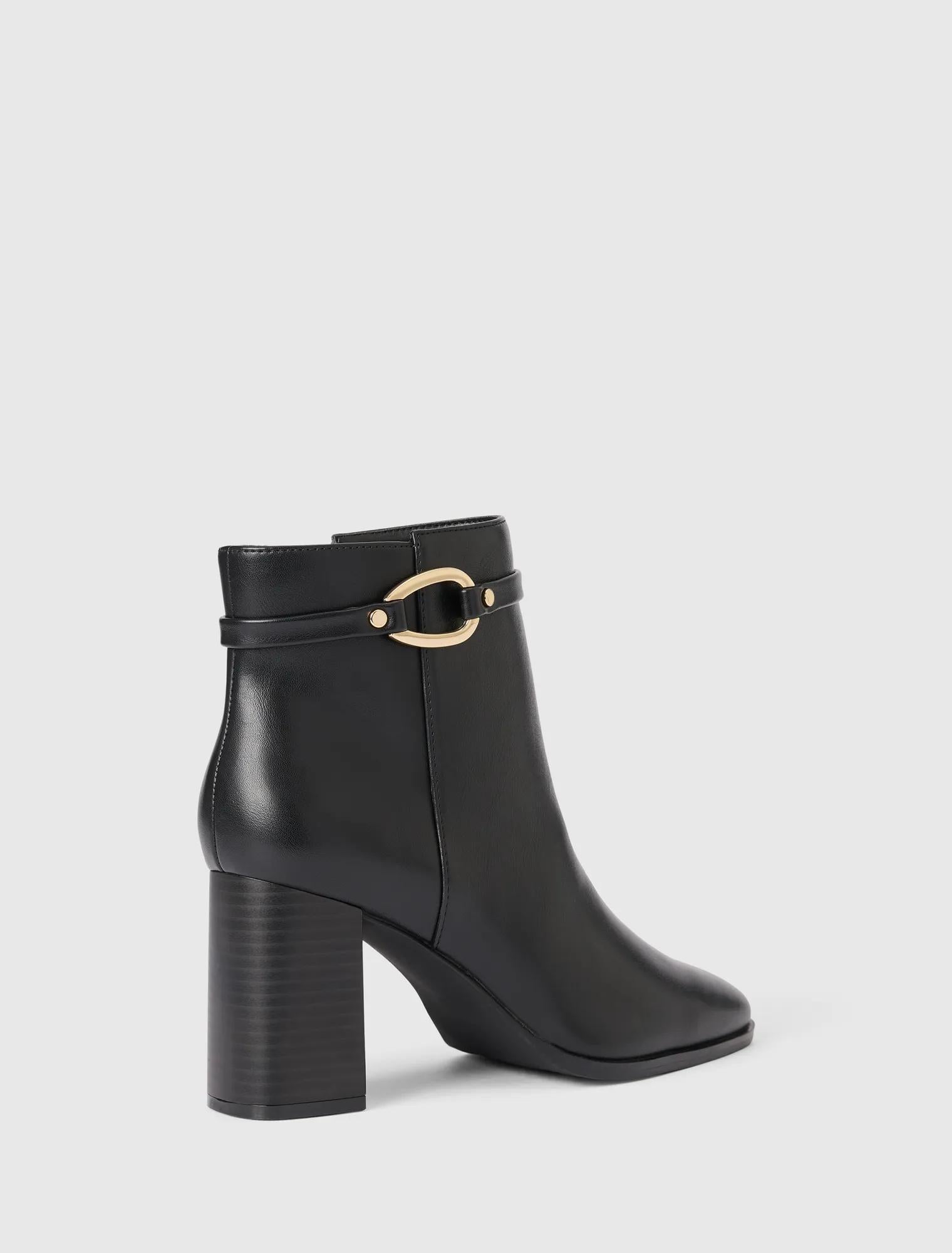 Rosanna Hardware Trim Heeled Ankle Boot Black_mannequin