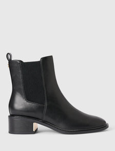 Imogen Chelsea Boots Black_mannequin