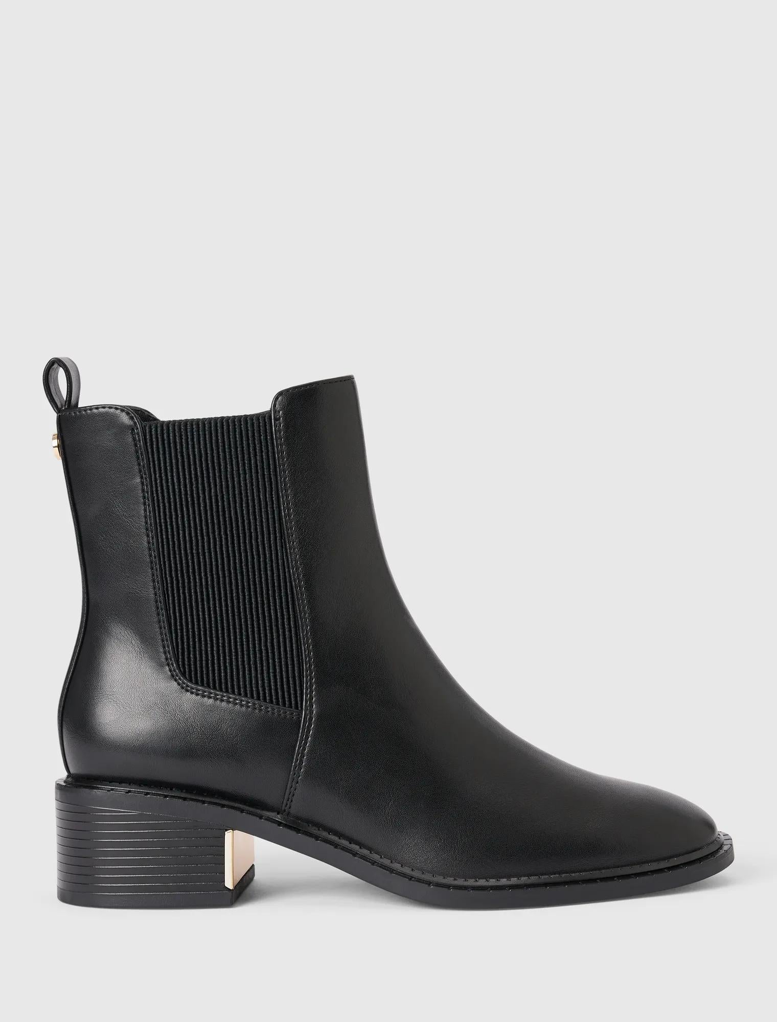 Imogen Chelsea Boots Black_mannequin