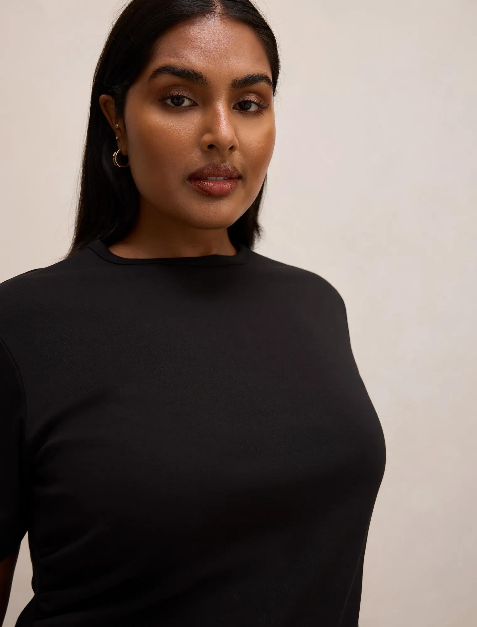 Saskia Curve Boxy Tee Black