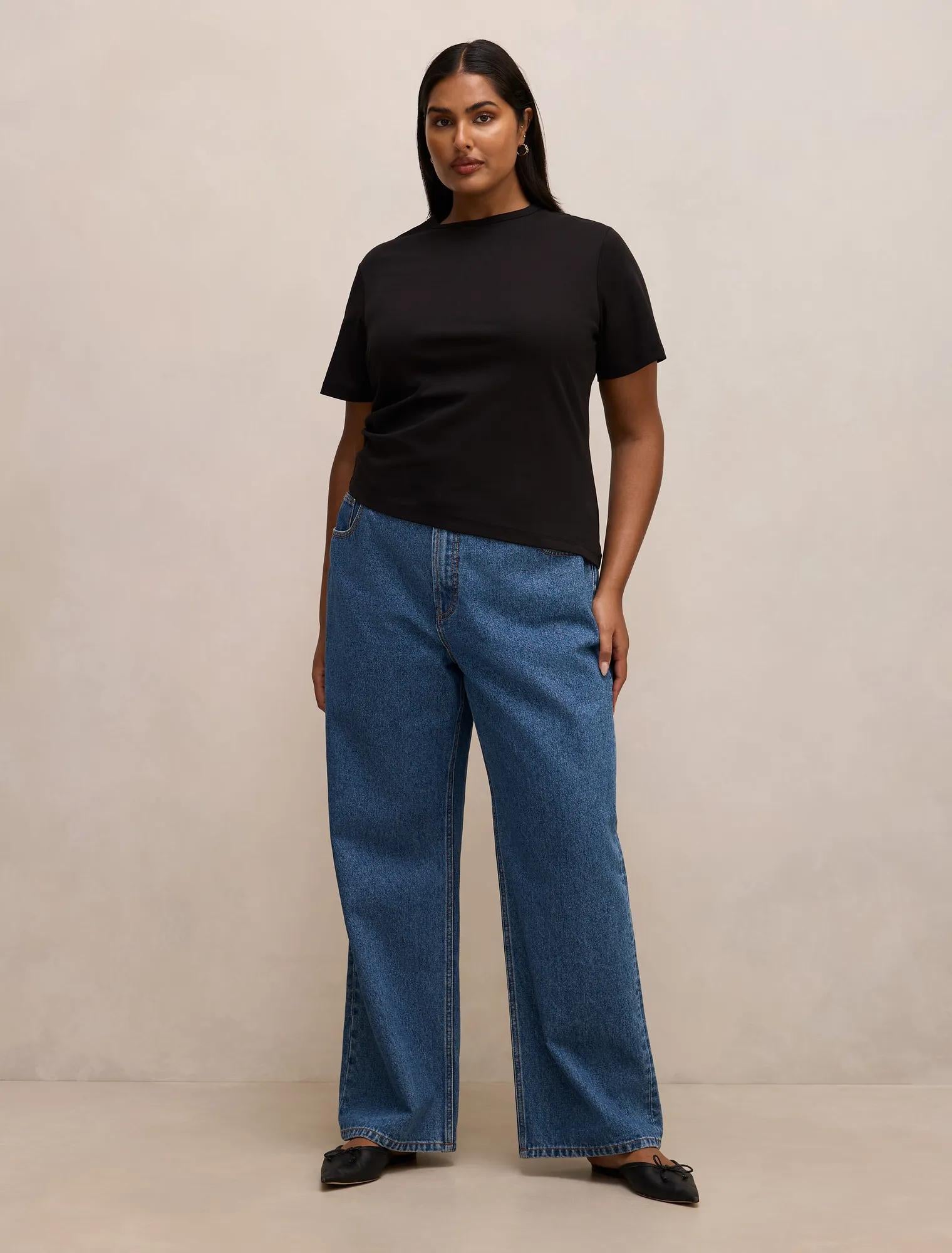 Saskia Curve Boxy Tee Black
