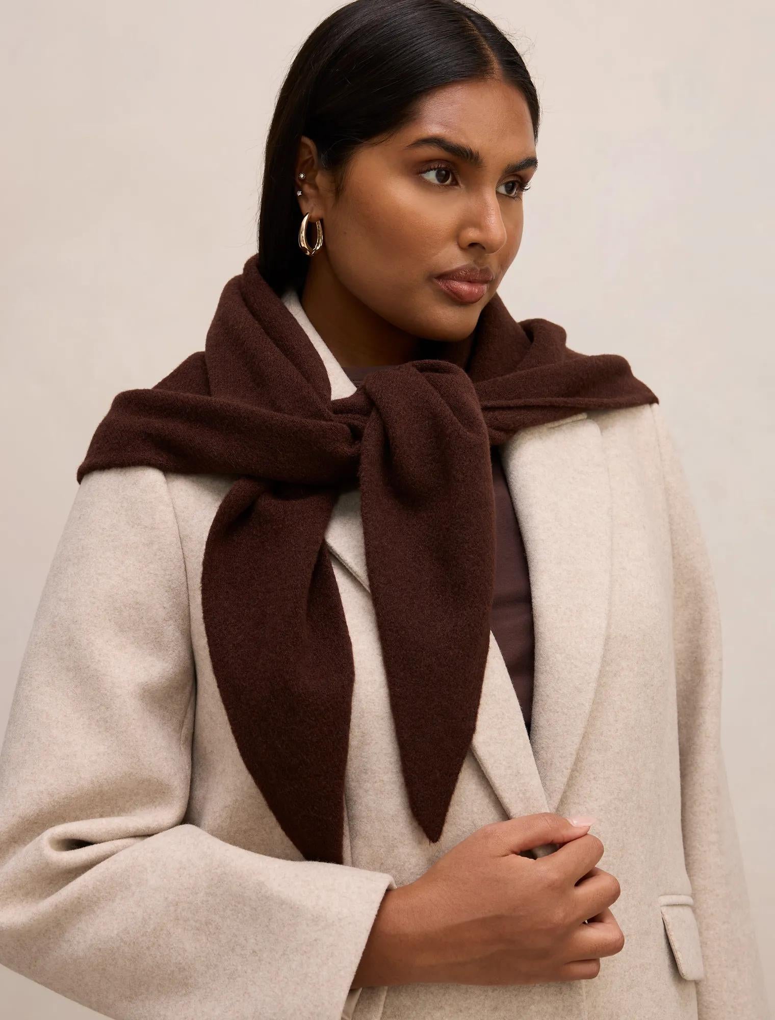 Tina Triangle Scarf Chocolate_mannequin