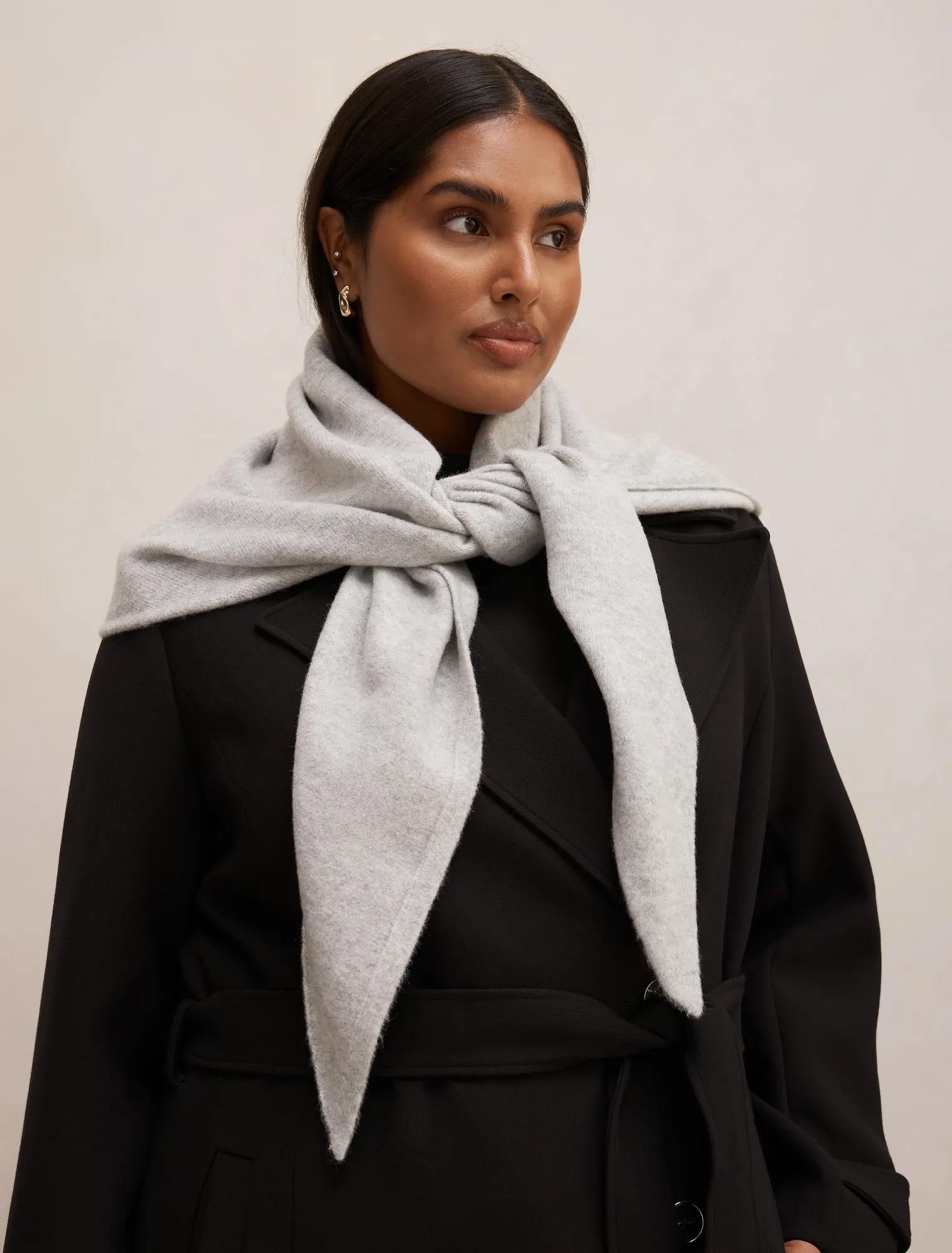 Tina Triangle Scarf Soft Grey_mannequin