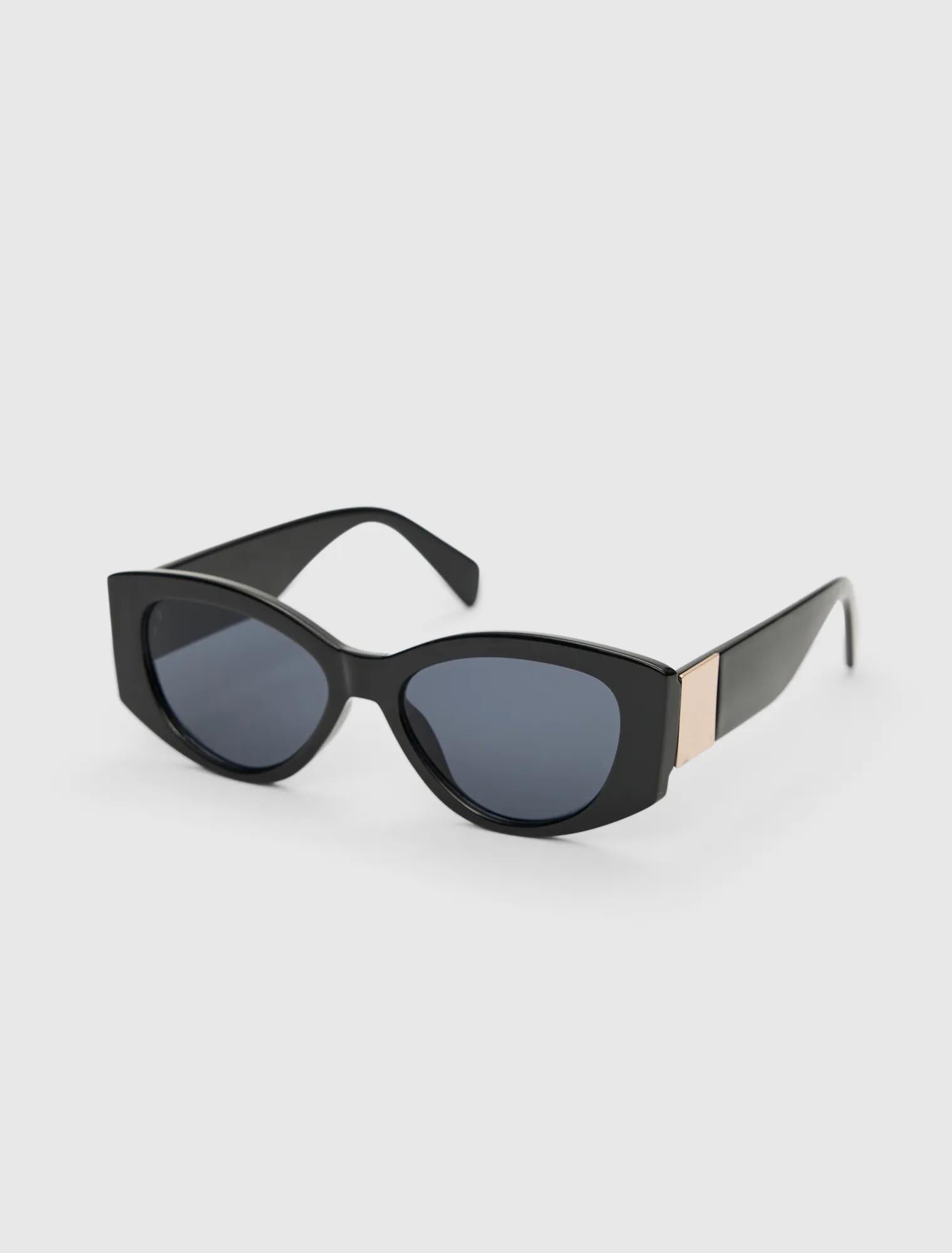 Hailey Cat Eye Sunglasses Black_mannequin