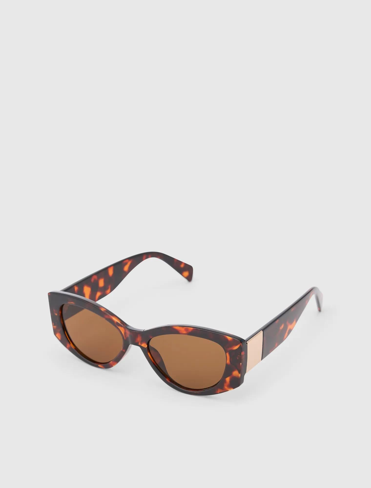 Hailey Cat Eye Sunglasses Tort_mannequin