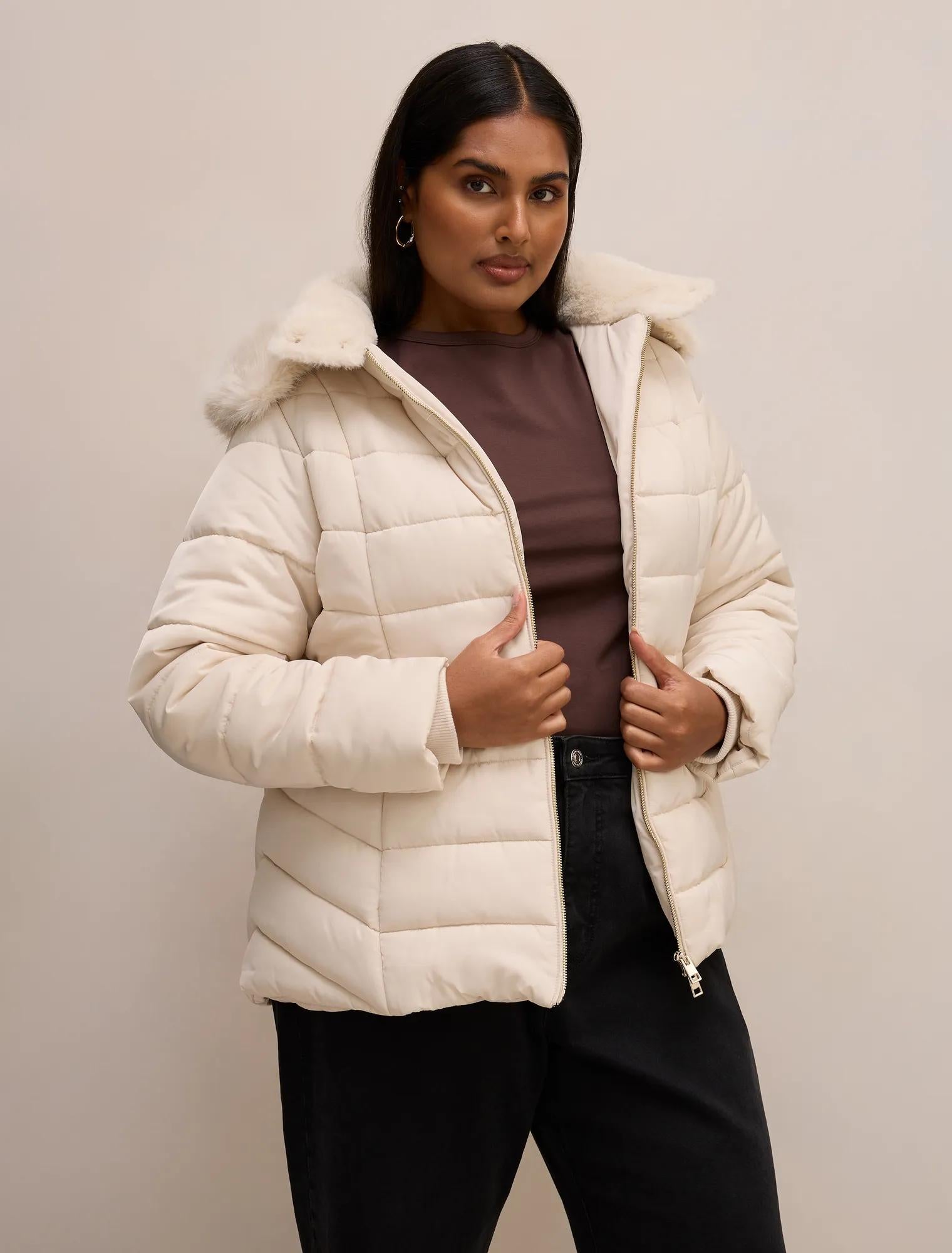 Macey Curve Short Puffer Jacket Cream