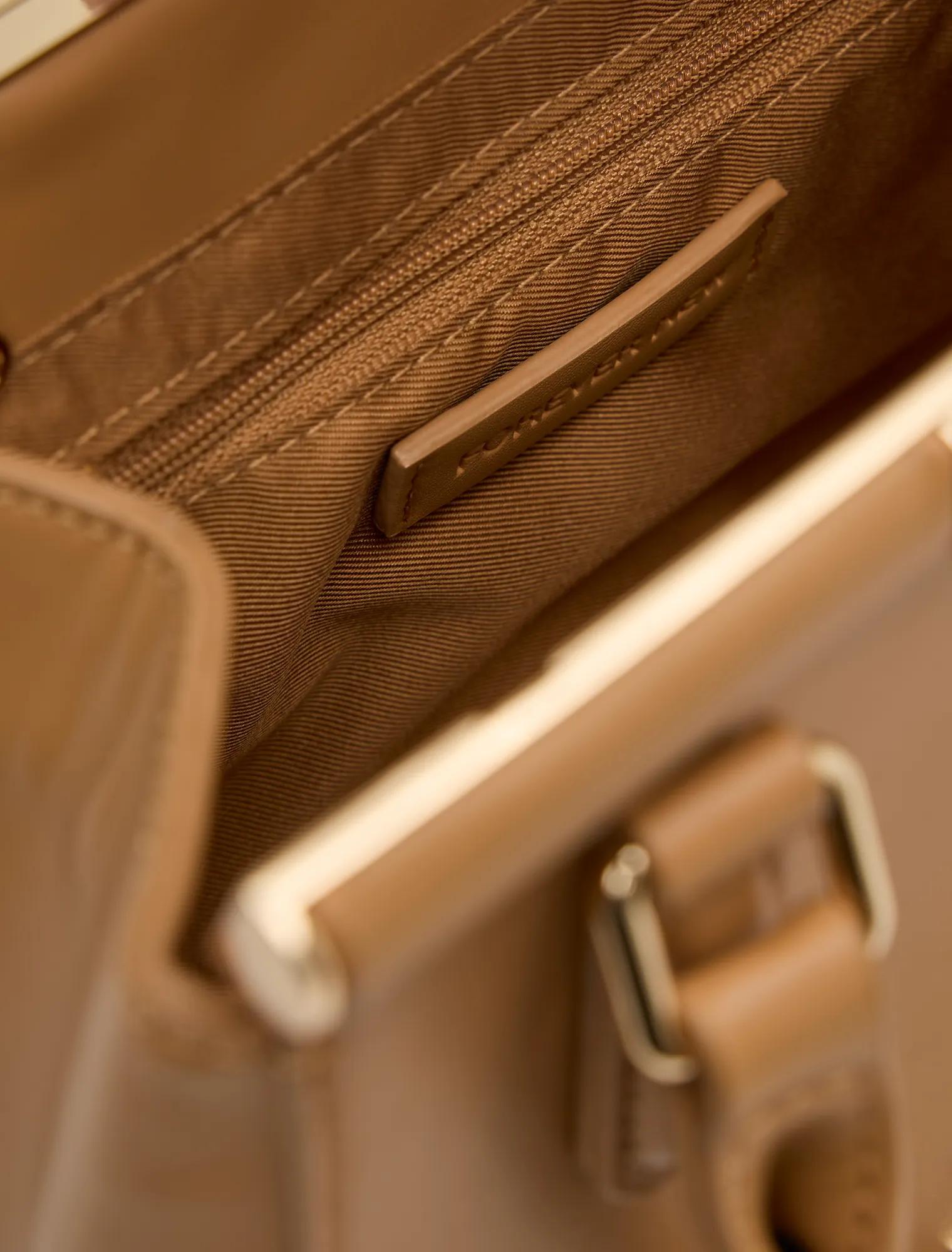 Lana Small Lock Grab Bag Camel_mannequin