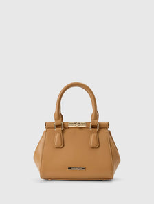 Lana Small Lock Grab Bag Camel_mannequin