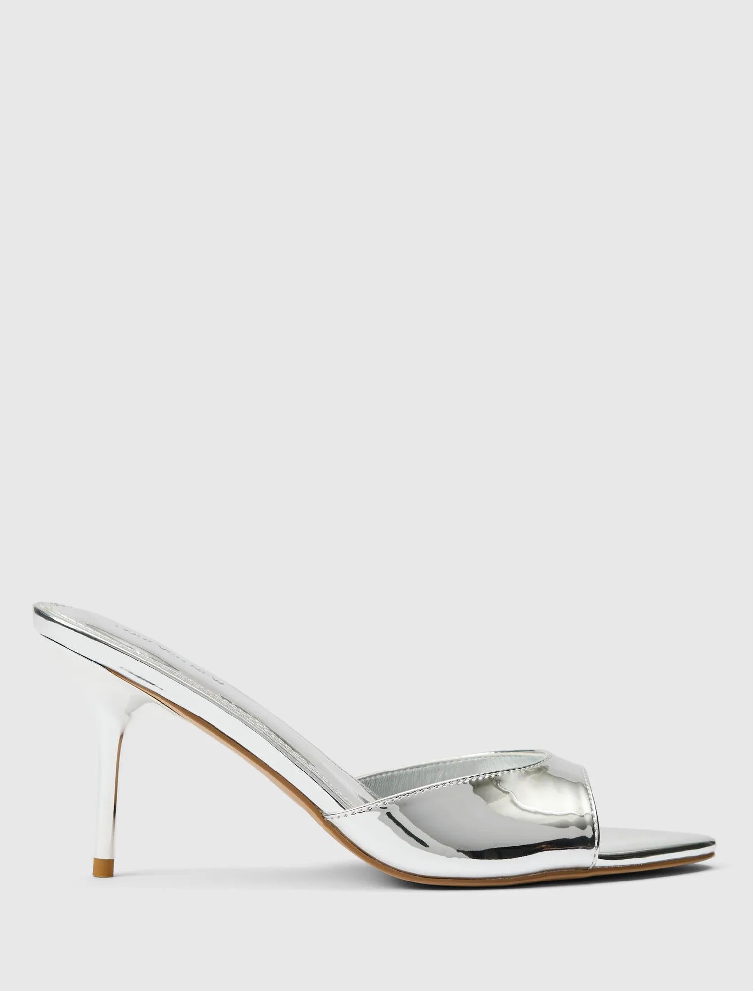 Poppy Pointed Toe Mule Silver_mannequin