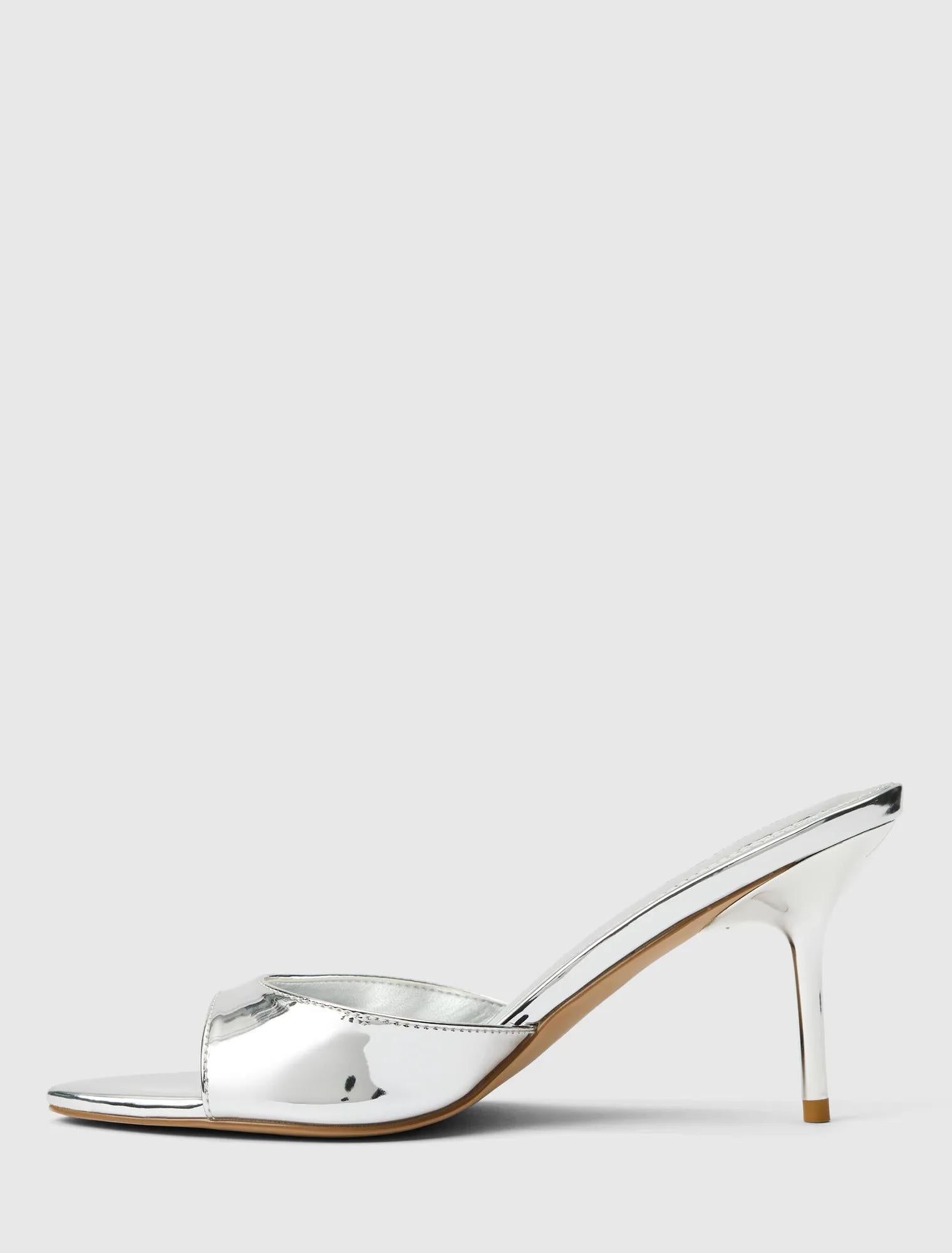Poppy Pointed Toe Mule Silver_mannequin