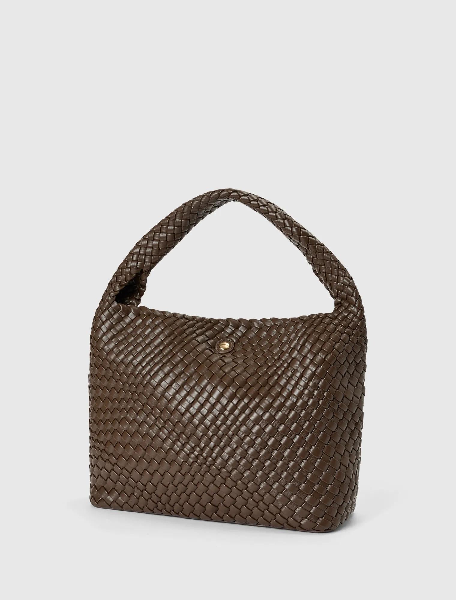 Nora Weave Hobo Bag Chocolate_mannequin