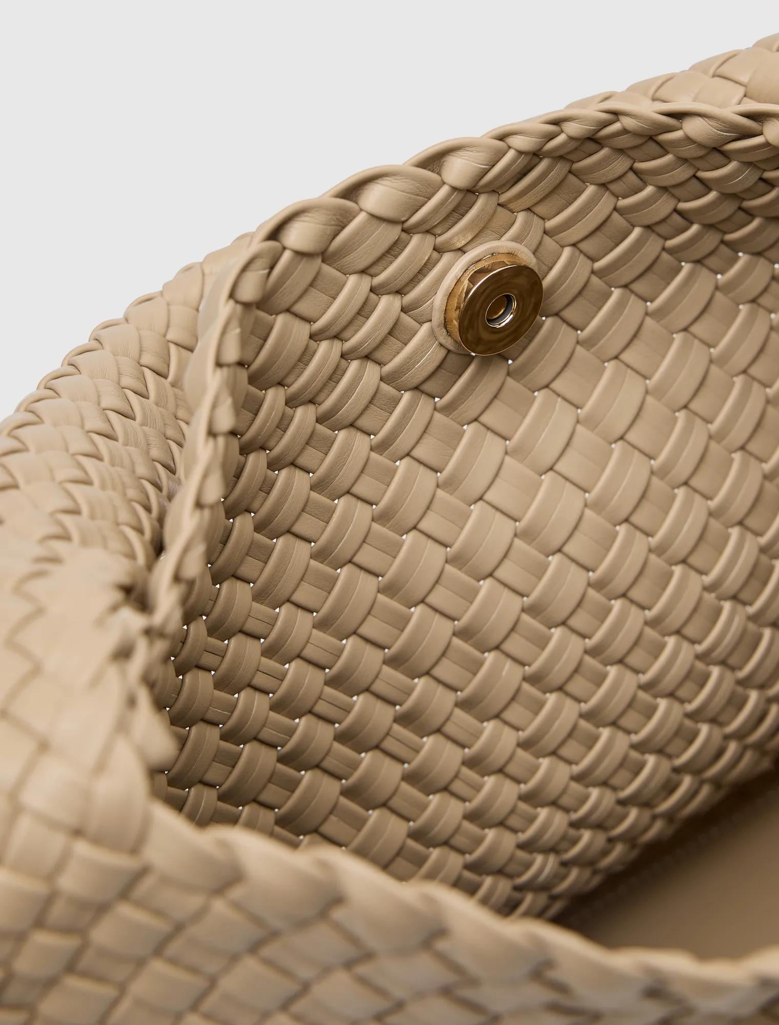 Nora Weave Hobo Bag Mushroom_mannequin