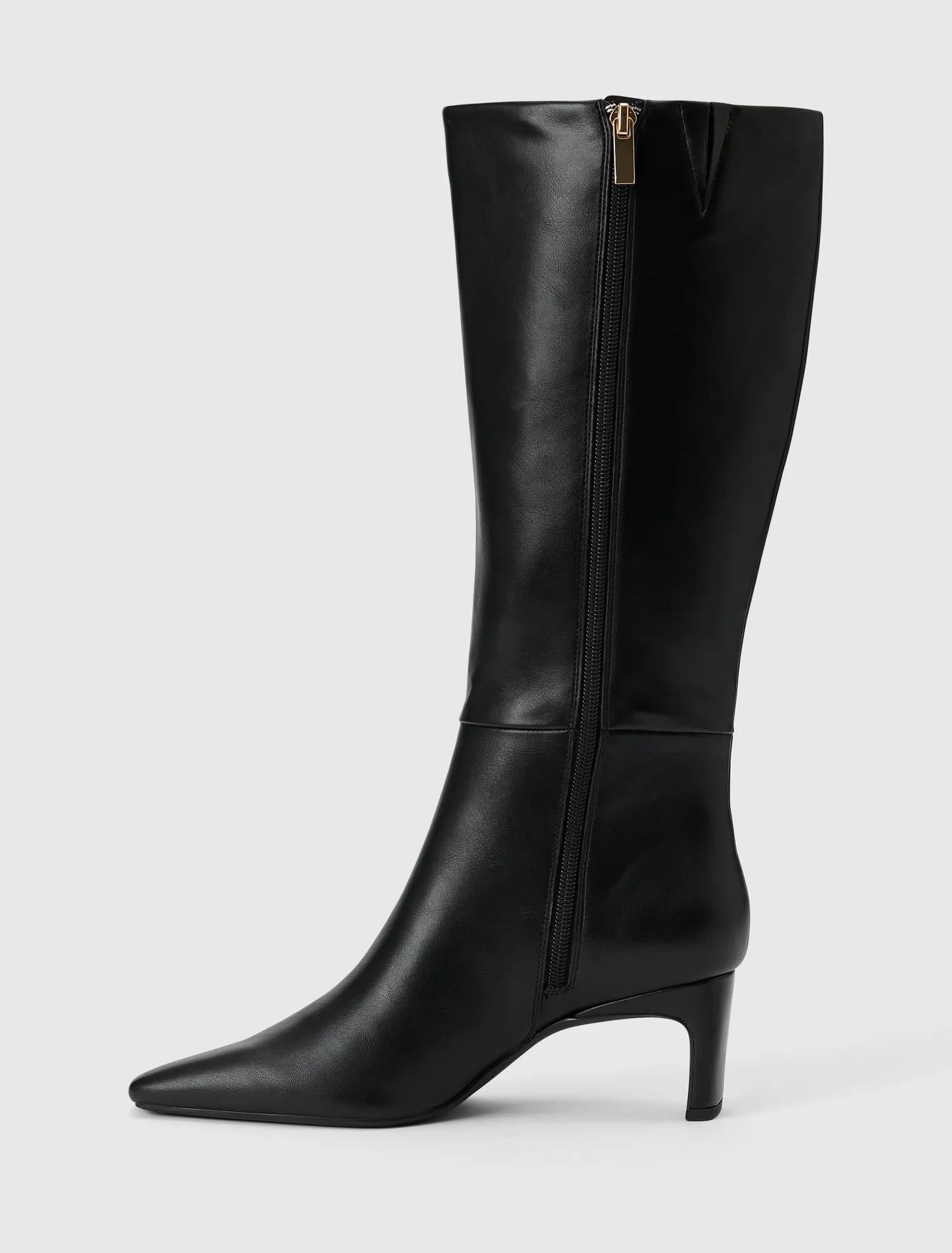 Callie Knee Length Chisel Toe Boot Black_mannequin