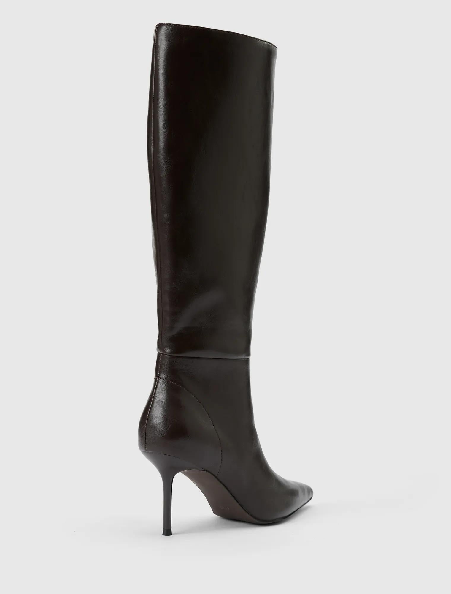 Nicolette High Heeled Pointy Toe Boots Chocolate Brown_mannequin