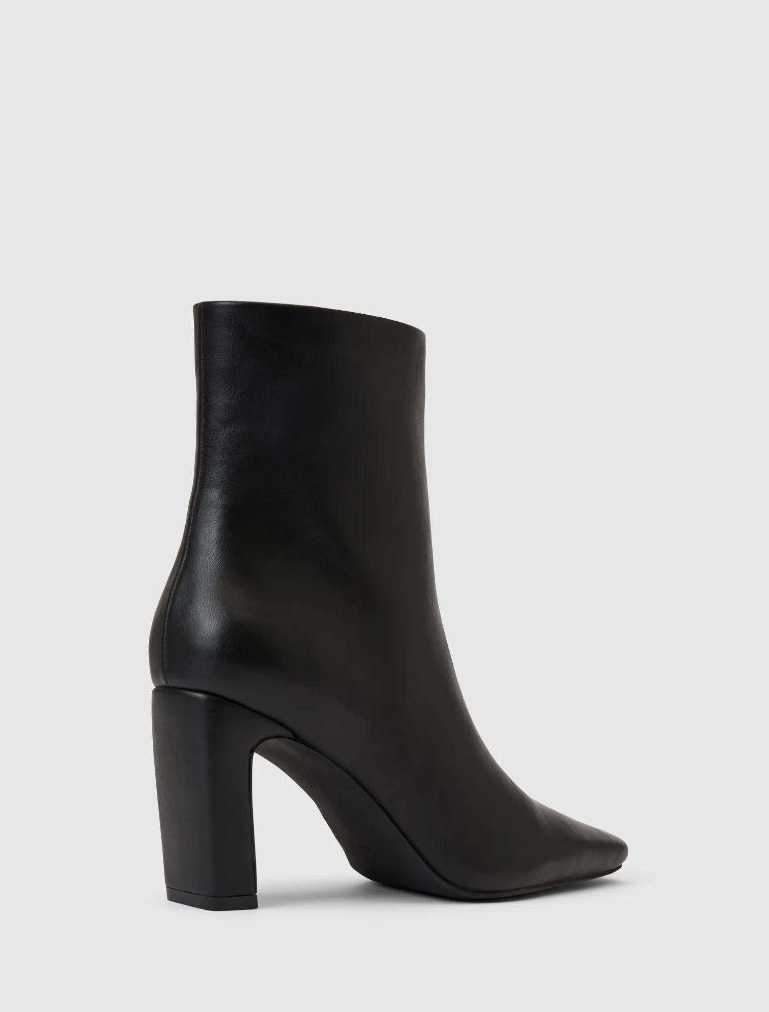 Sophie High Block Heel Ankle Boots Black_mannequin