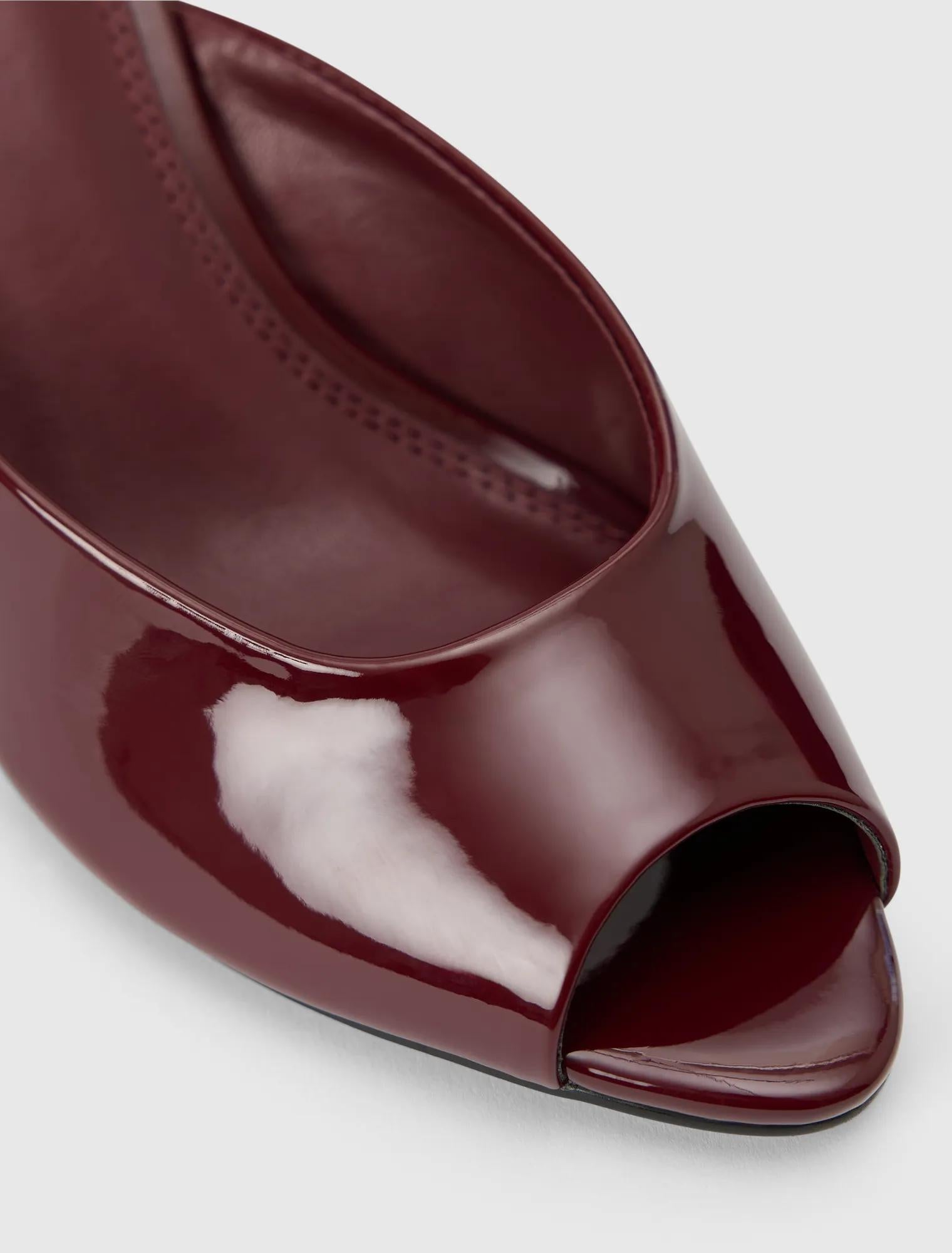 Roxy Peep Toe Mules Burgundy_mannequin